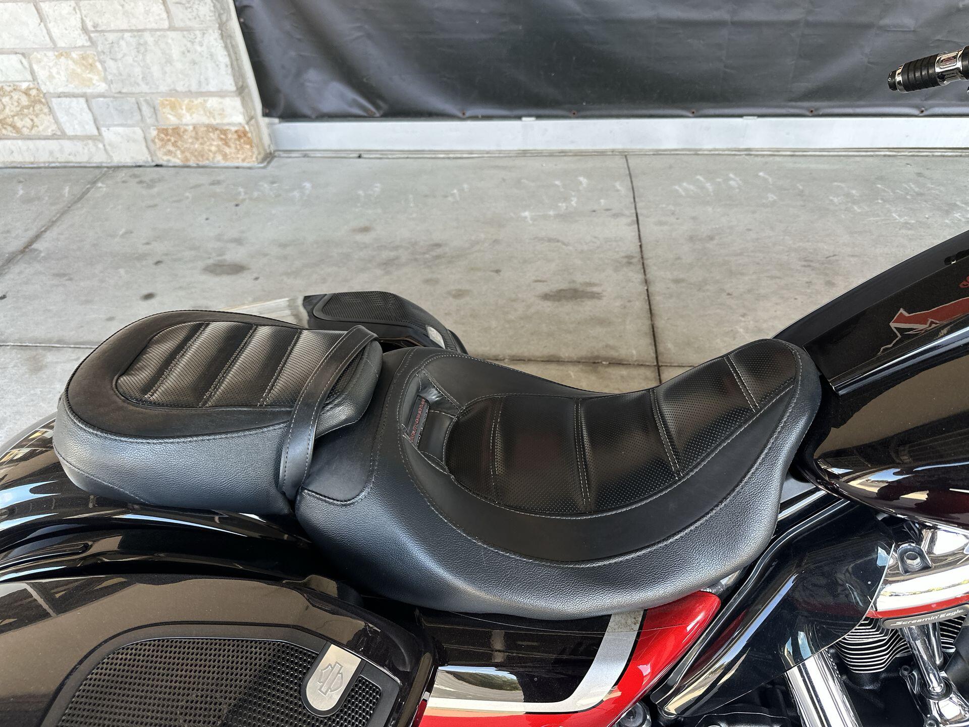 2021 Harley-Davidson® CVO™ Street Glide® FLHXSE, photo 15