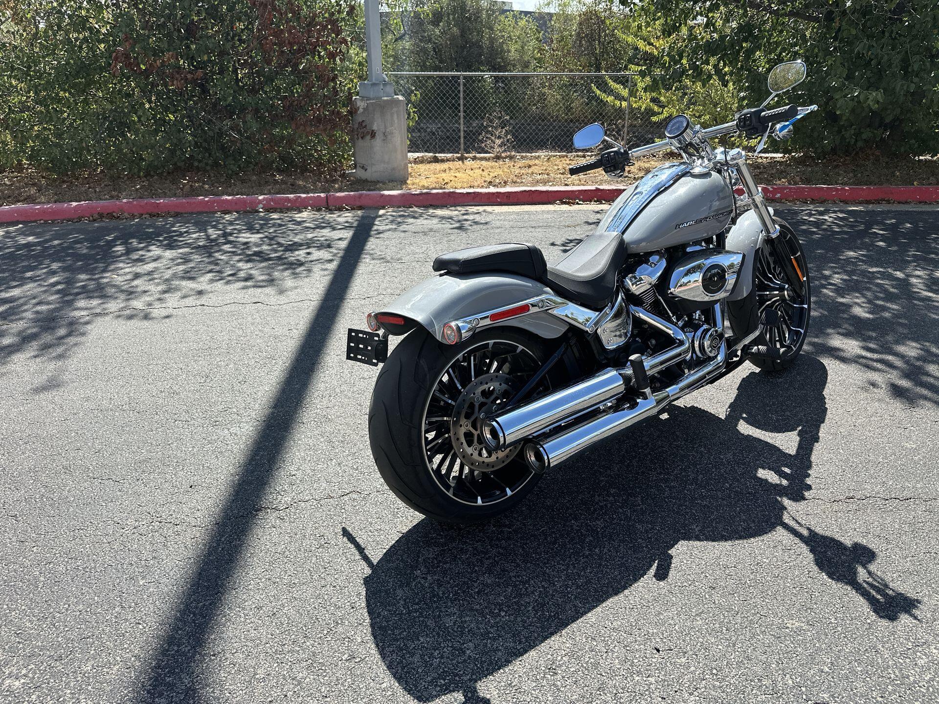 2025 Harley-Davidson® Breakout™ FXBR, photo 10
