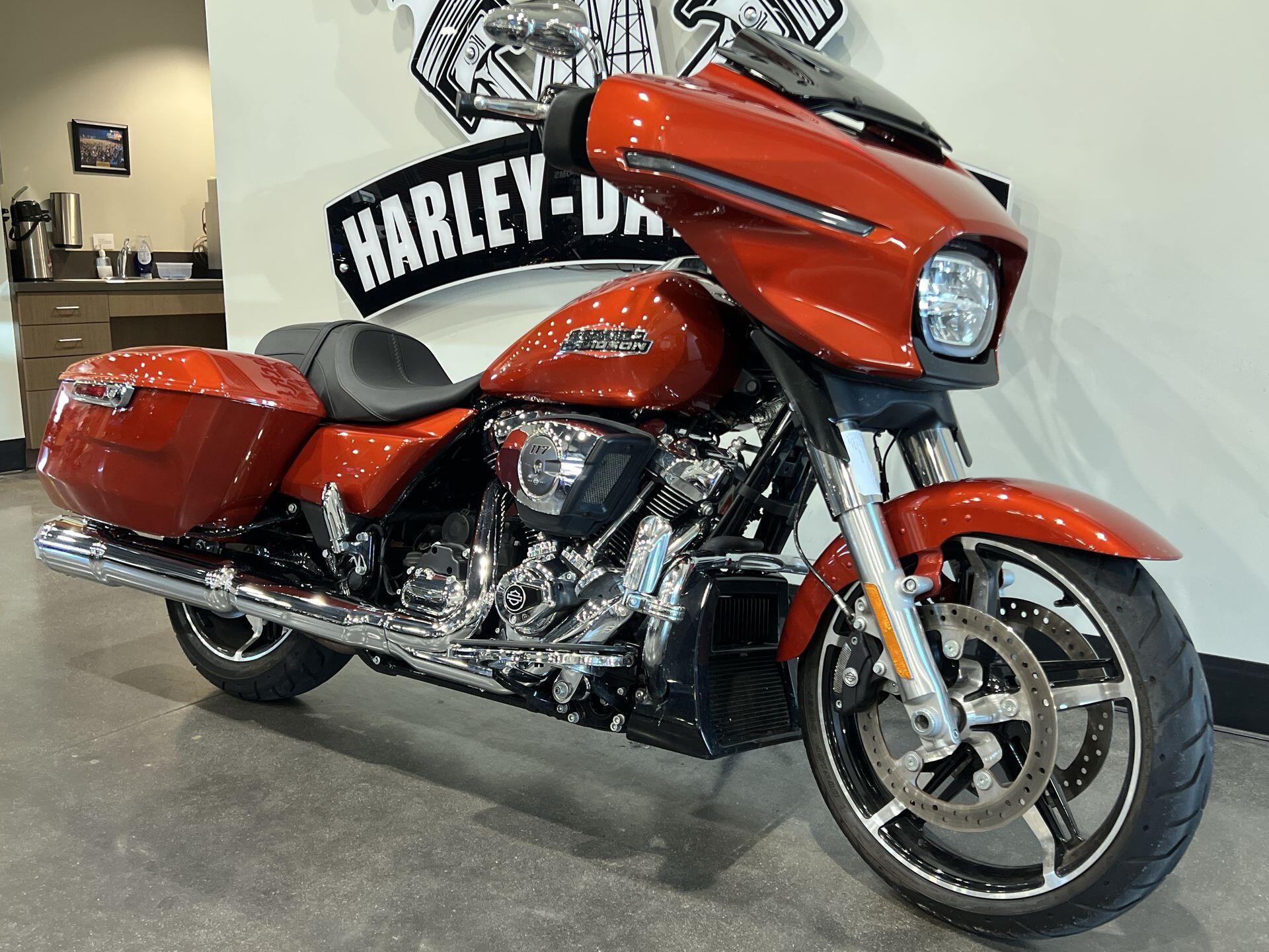 2024 Harley-Davidson® Street Glide® FLHX, photo 3