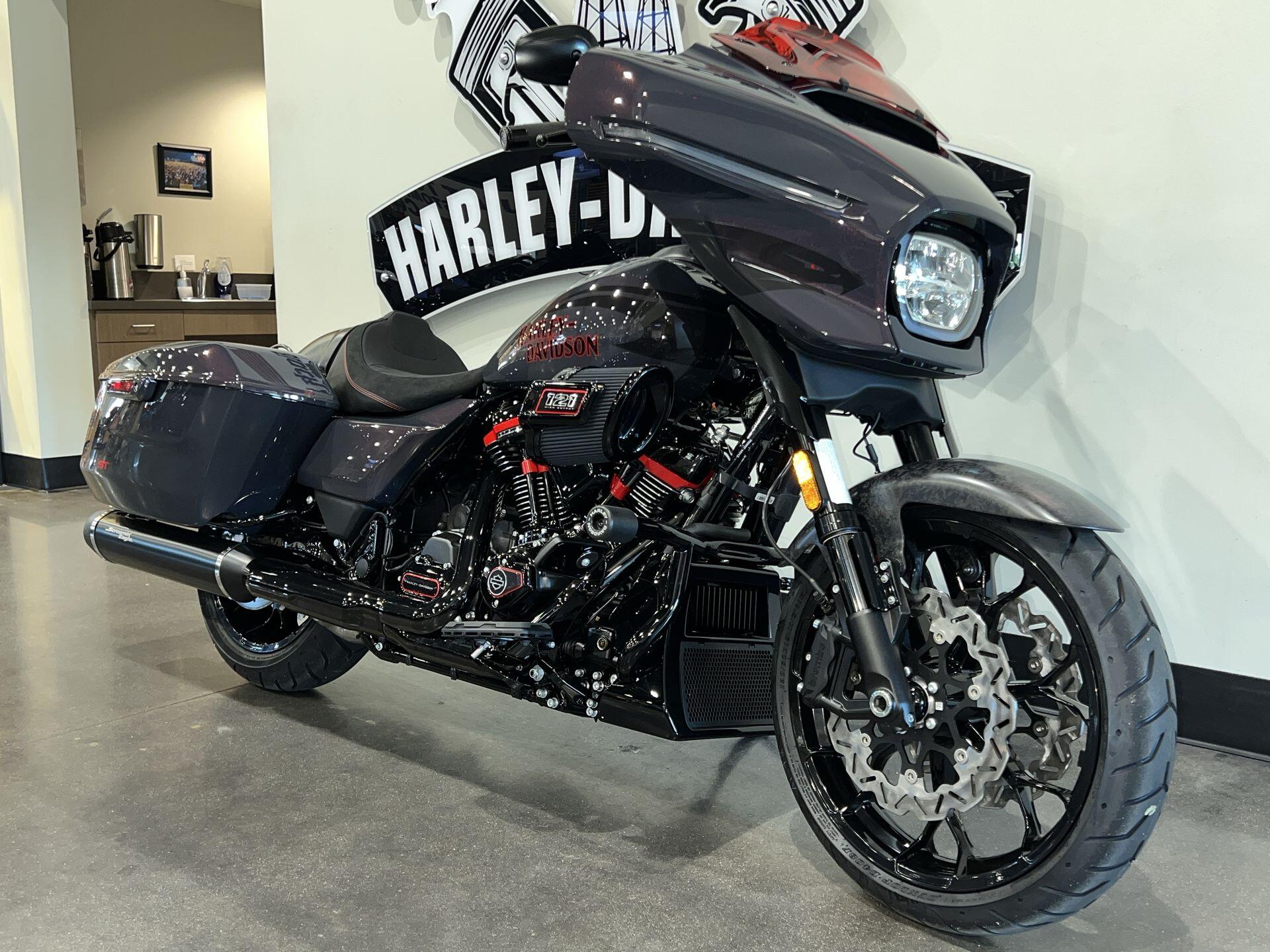 2026 Harley-Davidson® CVO Street Glide ST FLHXSTSE, photo 3