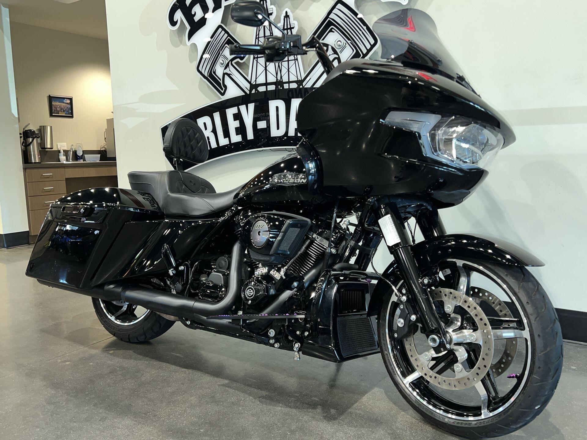 2025 Harley-Davidson® Road Glide™ FLTRX, photo 3