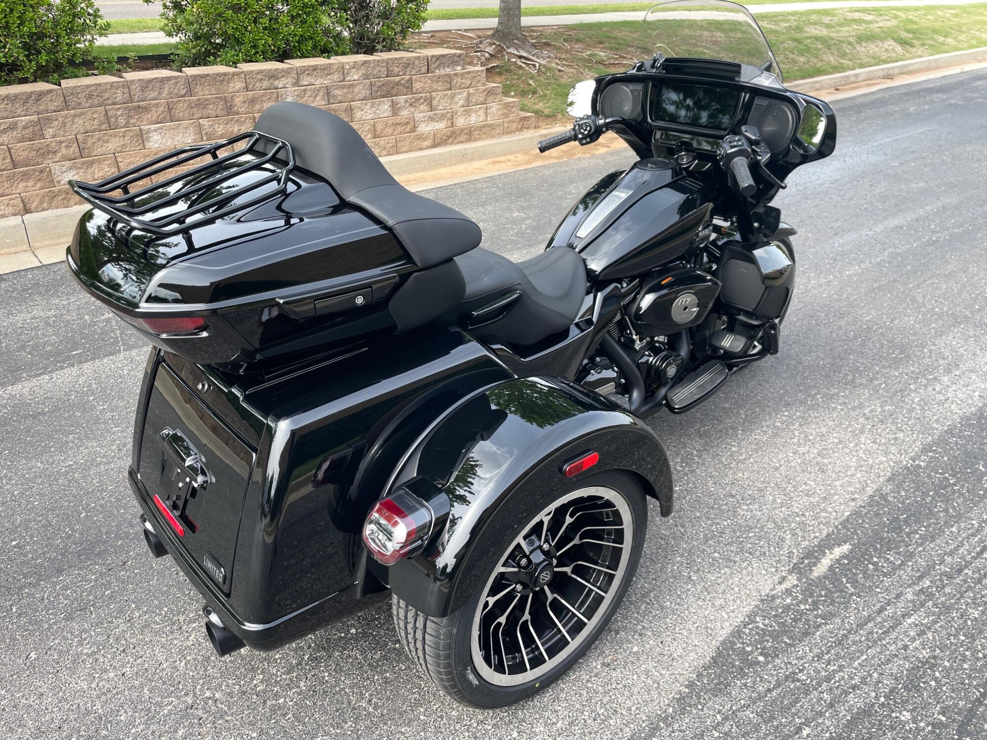 2026 Harley-Davidson® Street Glide 3 Limited FLHLT, photo 16