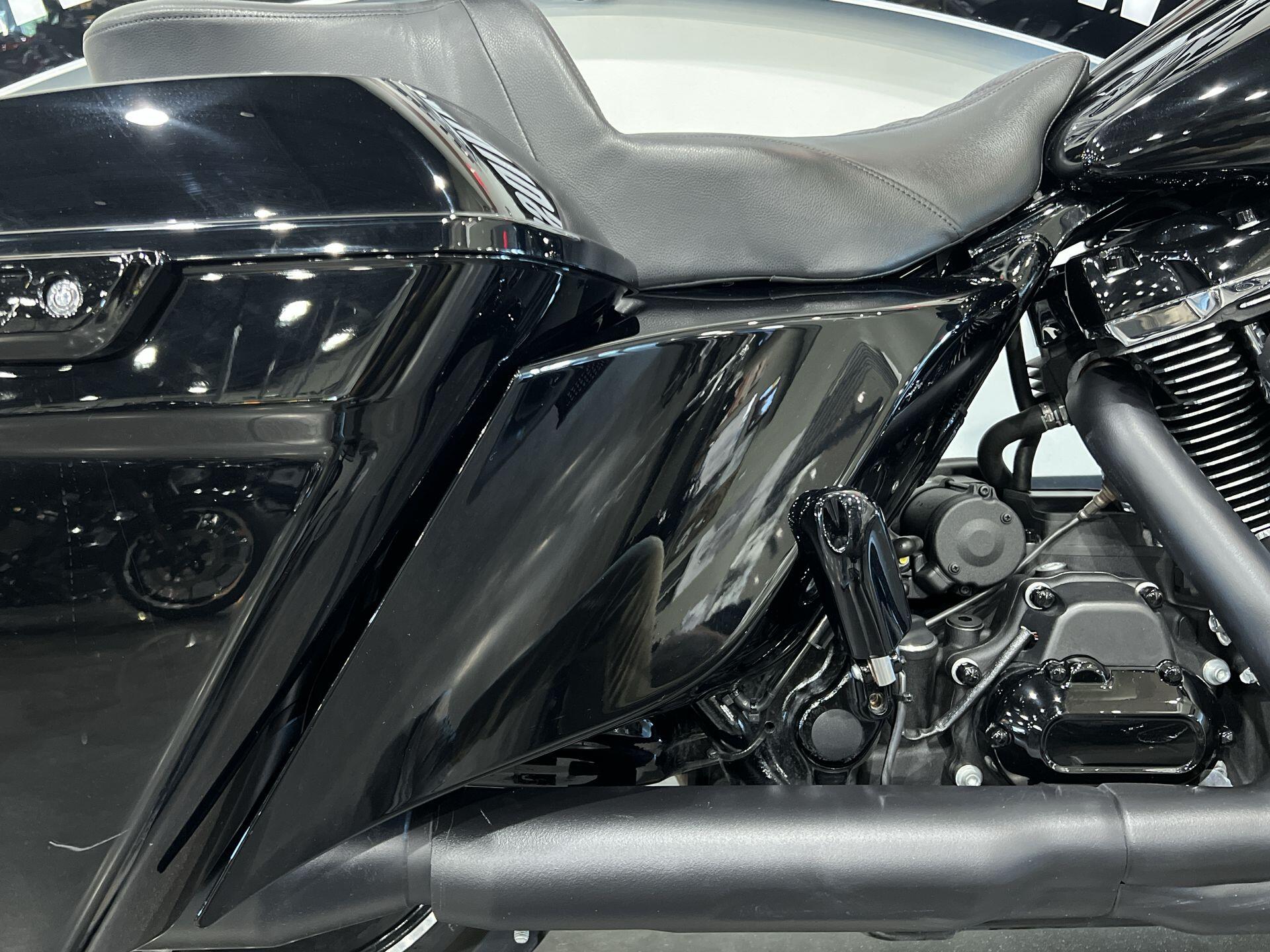2025 Harley-Davidson® Road Glide™ FLTRX, photo 8