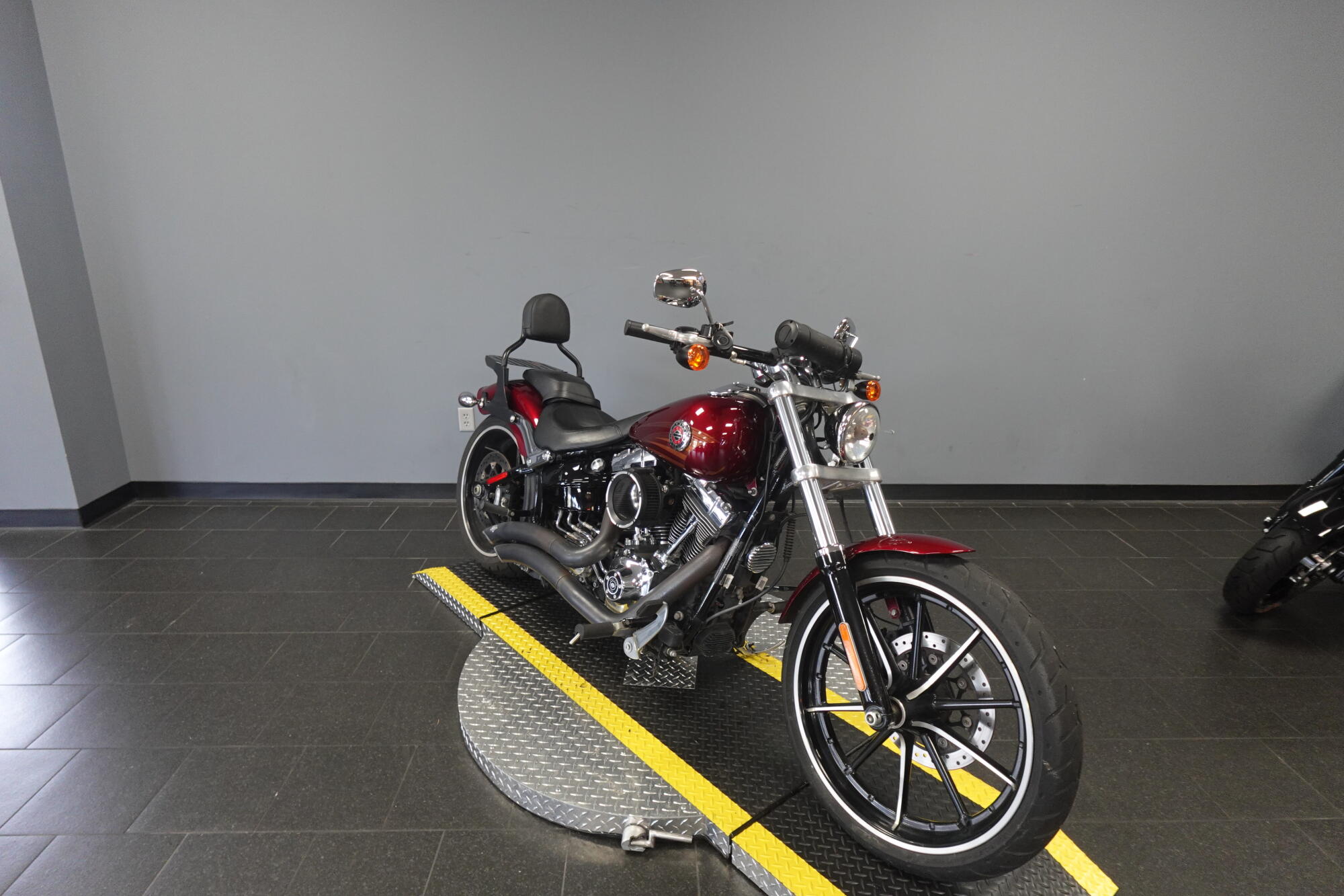 2016 Harley-Davidson® Breakout® FXSB, photo 2
