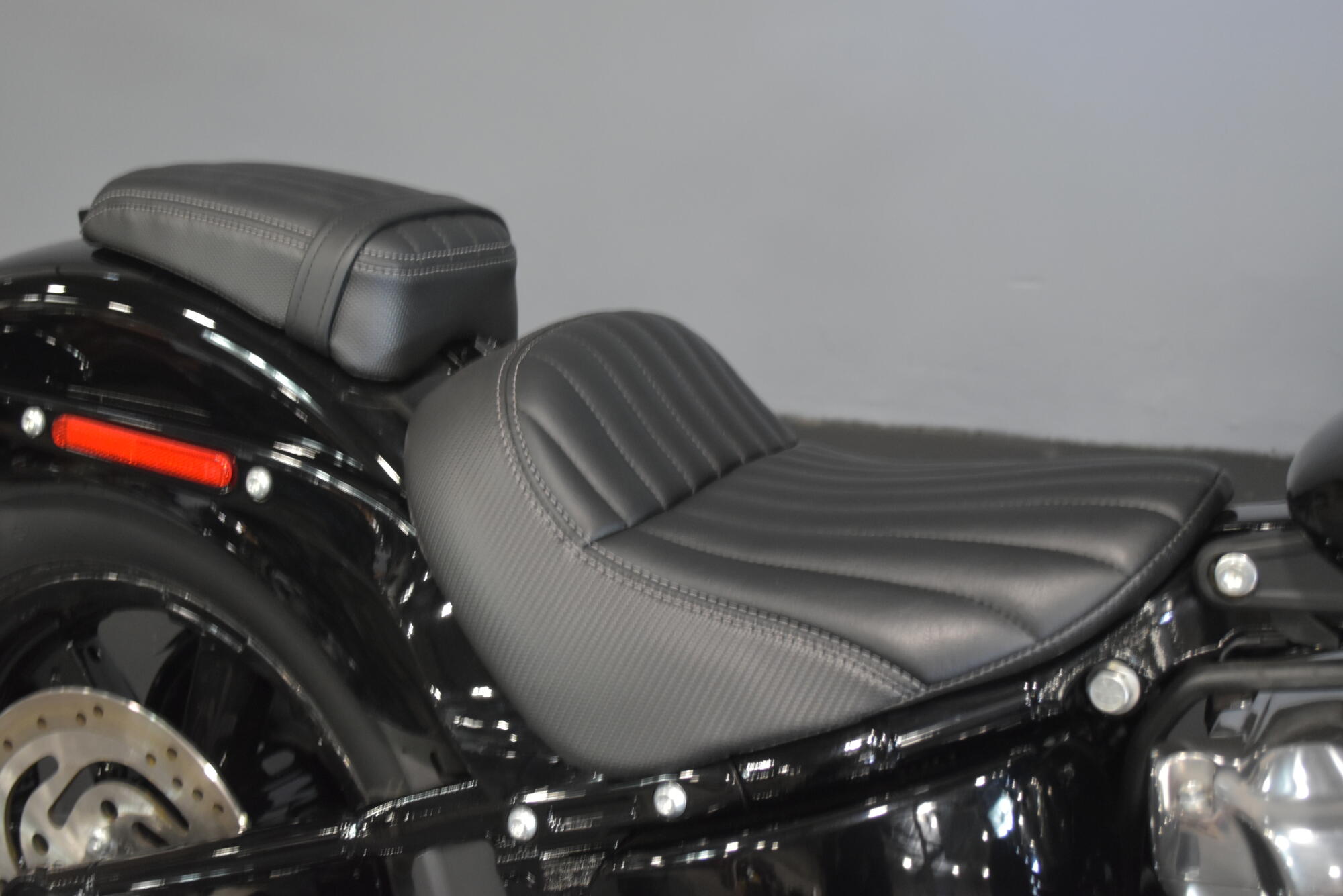 2025 Harley-Davidson® Street Bob® Vivid Black w/Cast Wheels, photo 23
