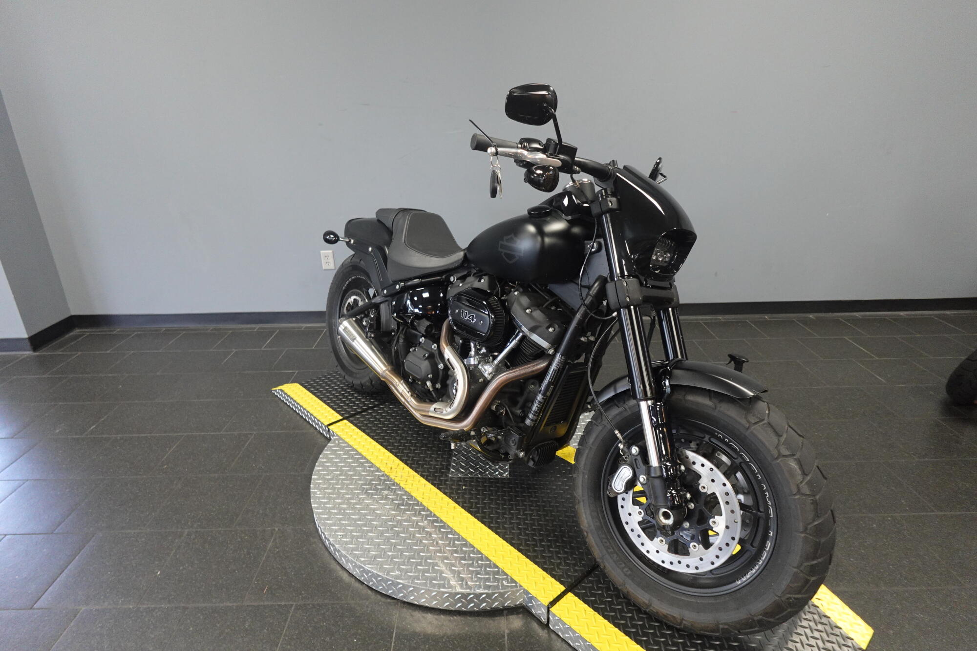 2018 Harley-Davidson® Fat Bob® 114 Black Denim, photo 2
