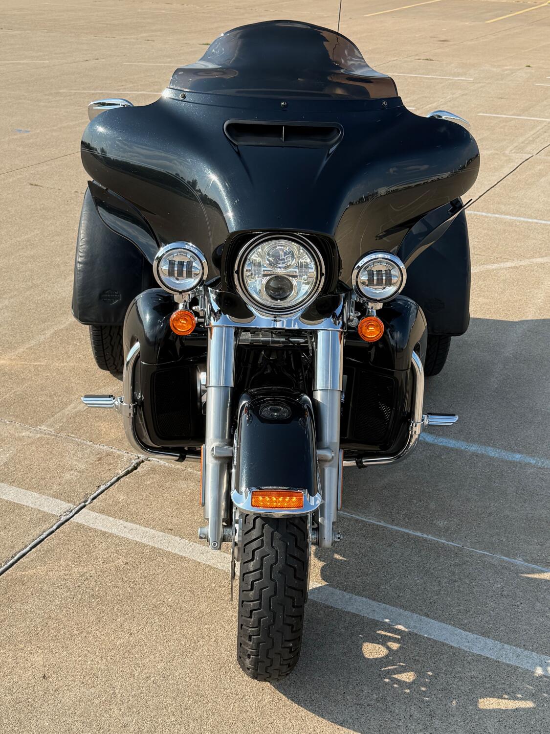 2018 Harley-Davidson® Tri Glide® Ultra Black Tempest, photo 3