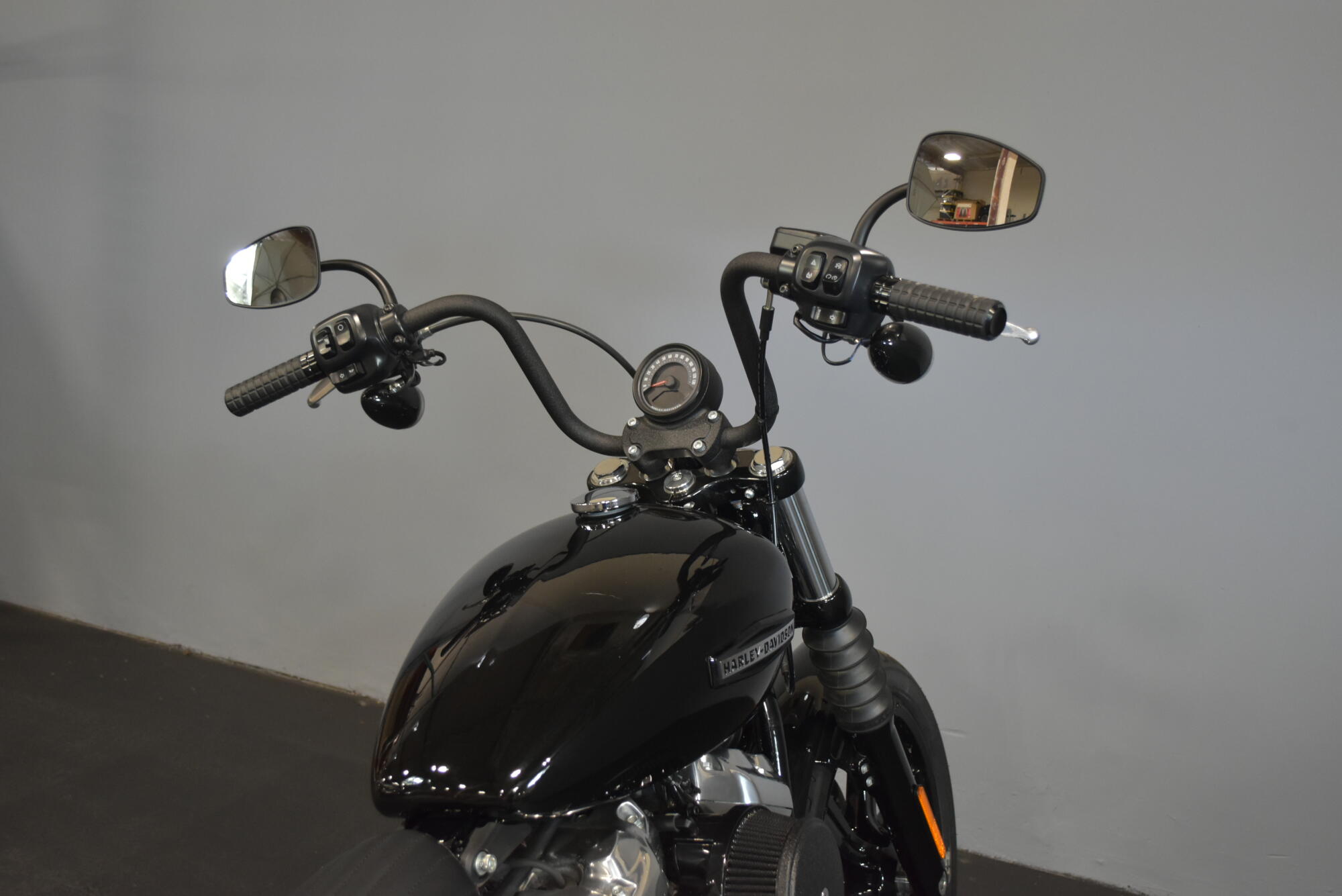 2025 Harley-Davidson® Street Bob® Vivid Black w/Cast Wheels, photo 15