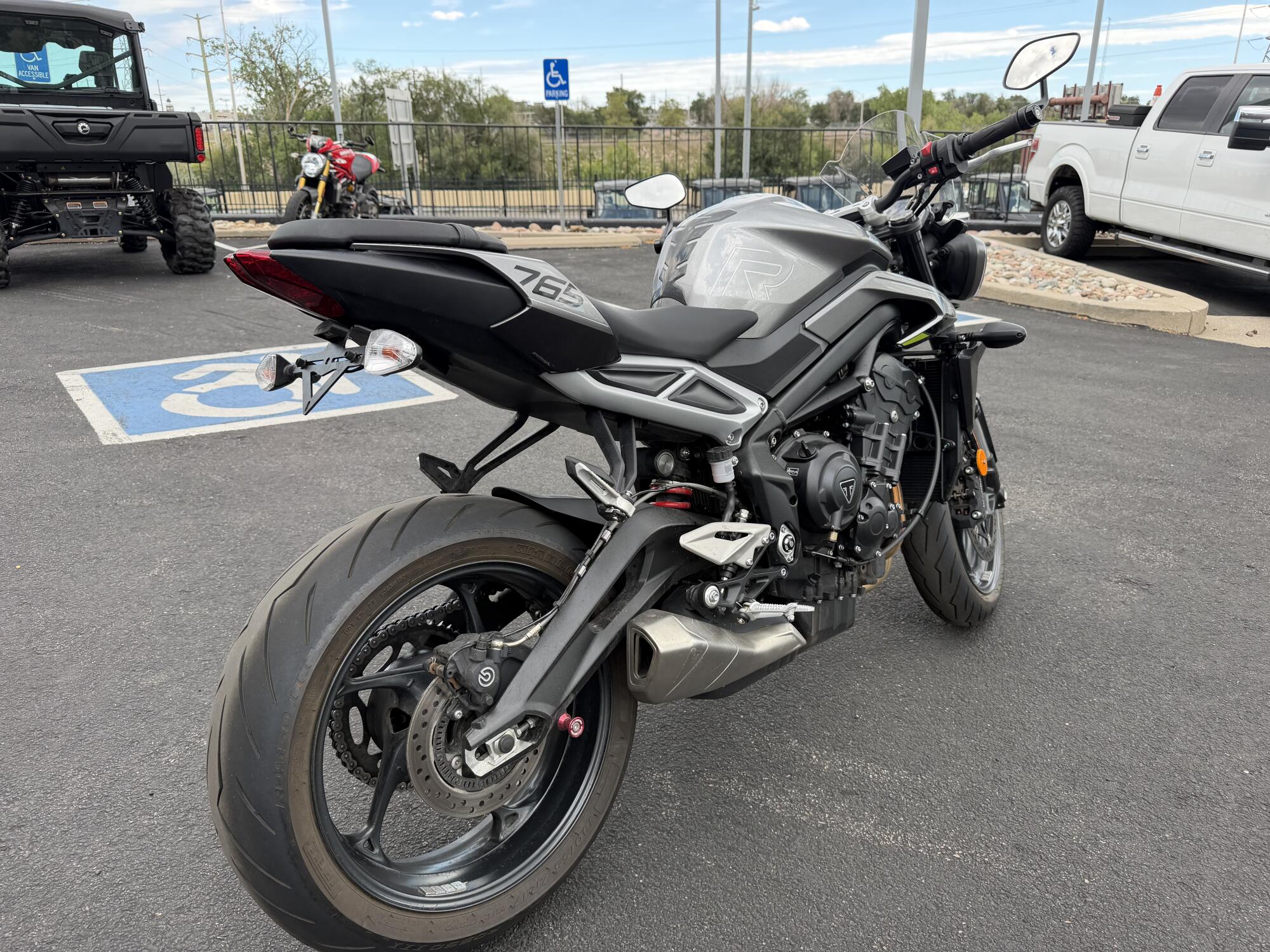 2024 Triumph Street Triple 765 R Silver Ice, photo 6