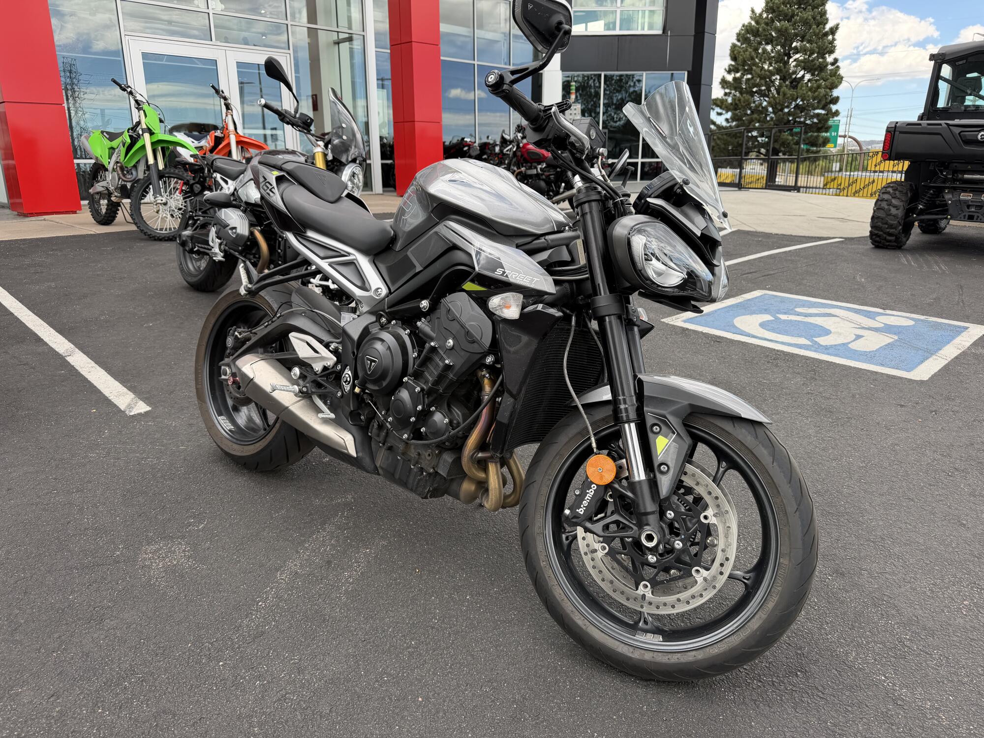 2024 Triumph Street Triple 765 R Silver Ice, photo 4