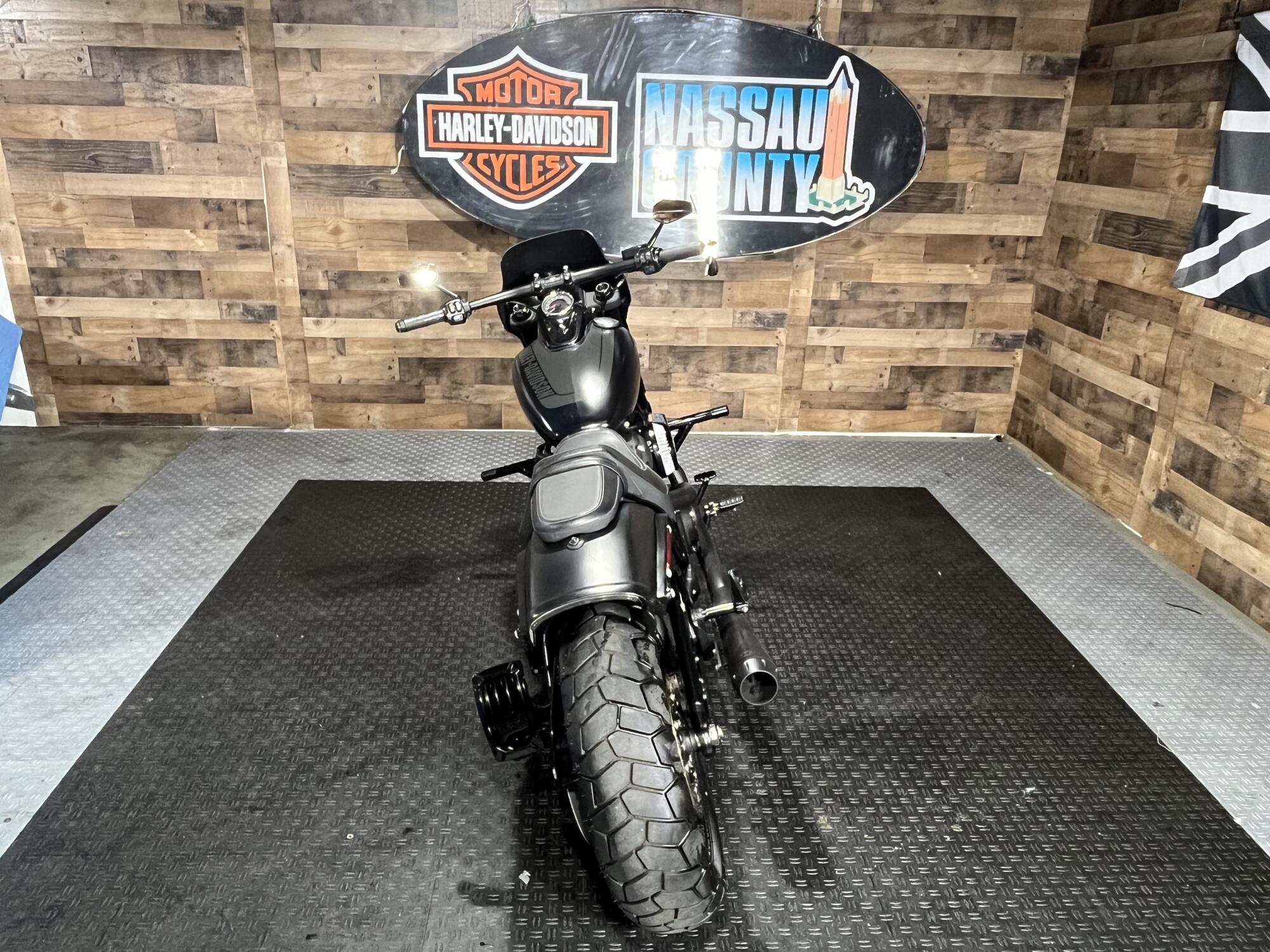 2019 Harley-Davidson® Fat Bob® 114 Black Denim, photo 6