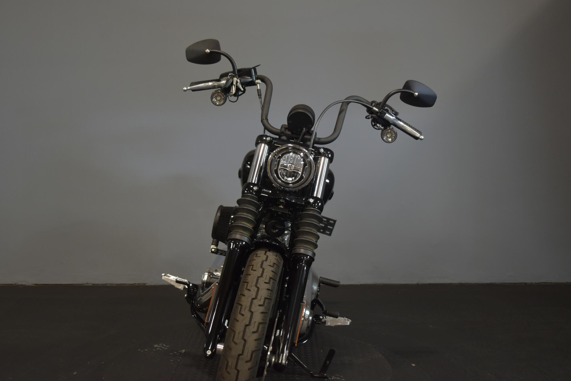 2025 Harley-Davidson® Street Bob® Vivid Black w/Cast Wheels, photo 3
