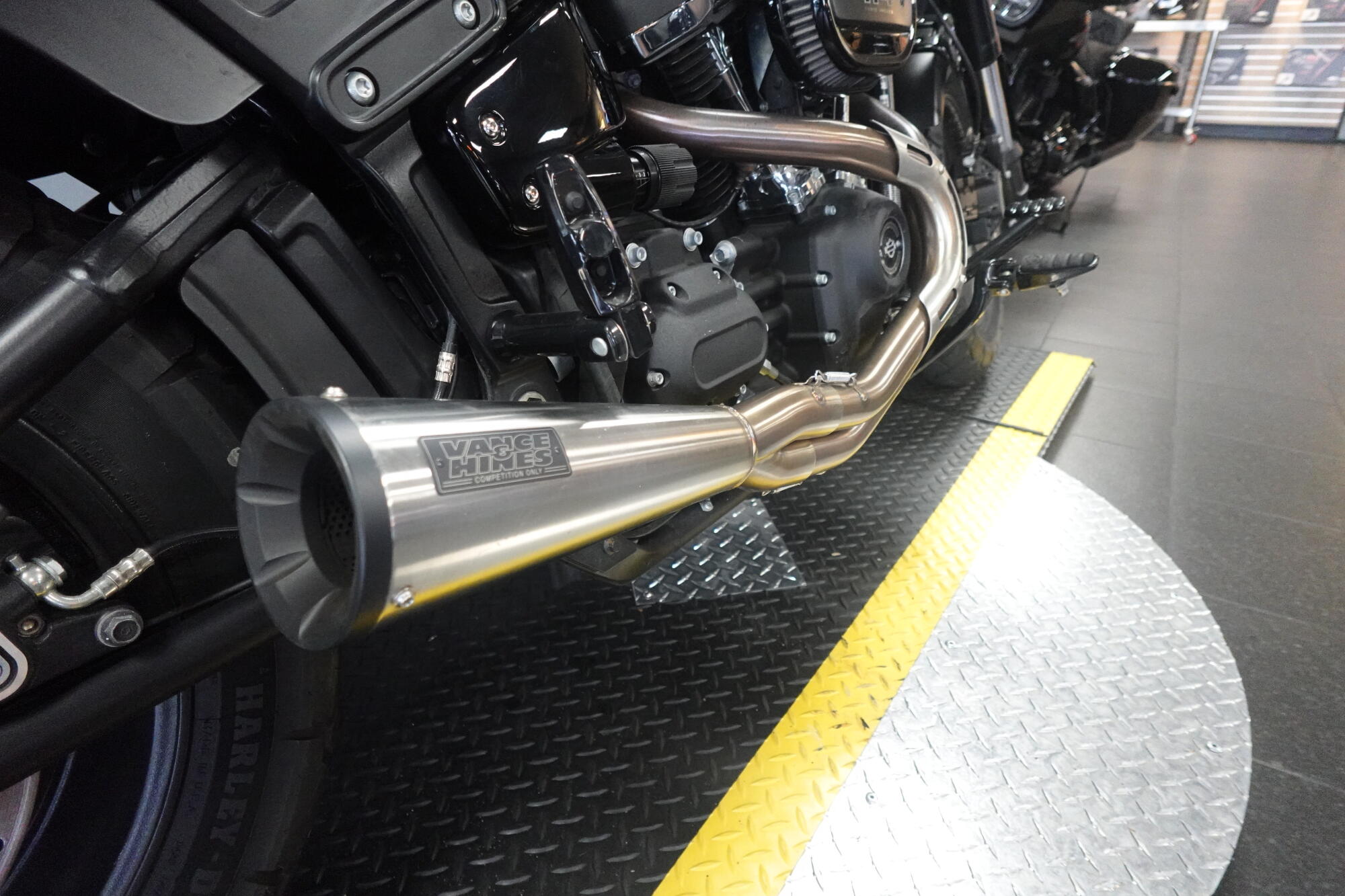 2018 Harley-Davidson® Fat Bob® 114 Black Denim, photo 14