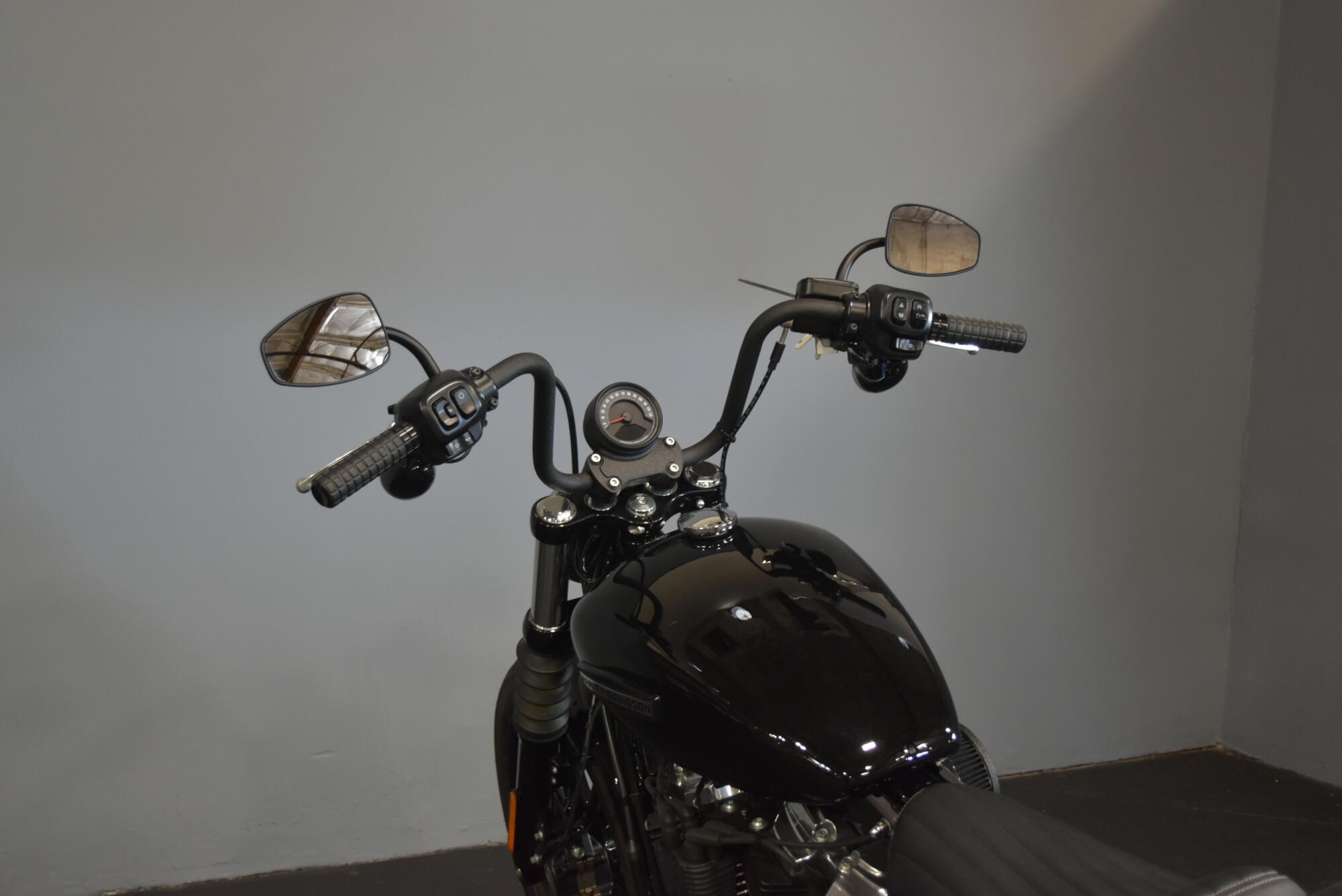 2025 Harley-Davidson® Street Bob® Vivid Black w/Cast Wheels, photo 17