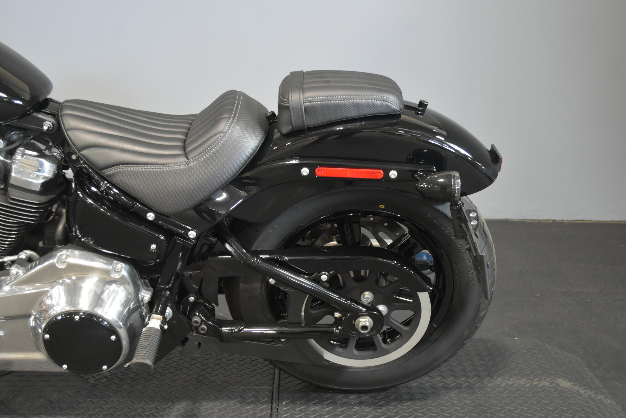 2025 Harley-Davidson® Street Bob® Vivid Black w/Cast Wheels, photo 14