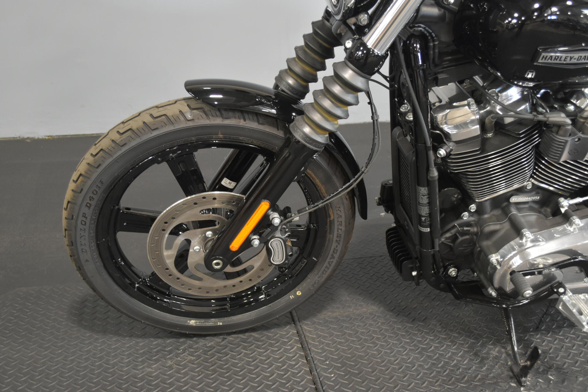 2025 Harley-Davidson® Street Bob® Vivid Black w/Cast Wheels, photo 12