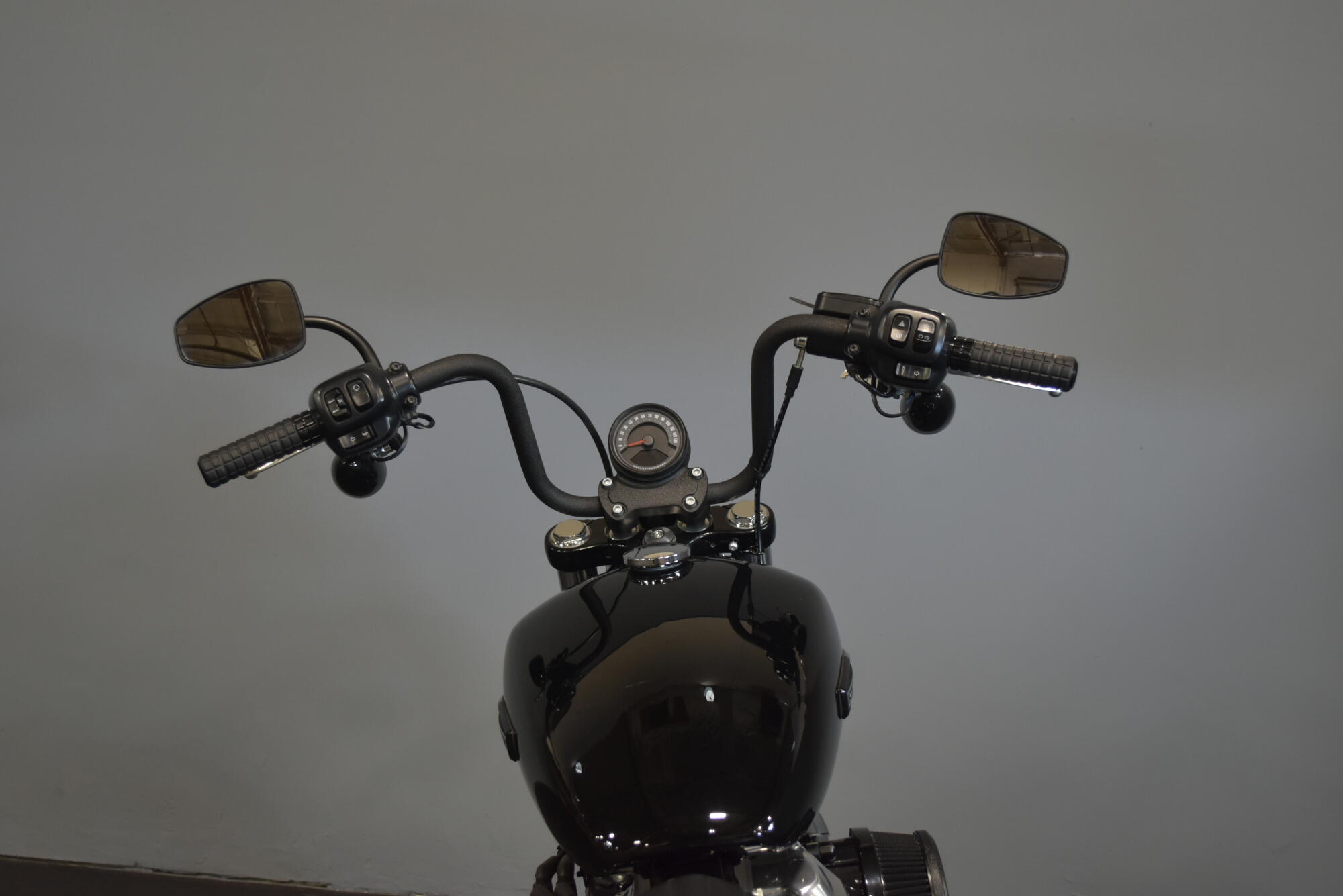 2025 Harley-Davidson® Street Bob® Vivid Black w/Cast Wheels, photo 16