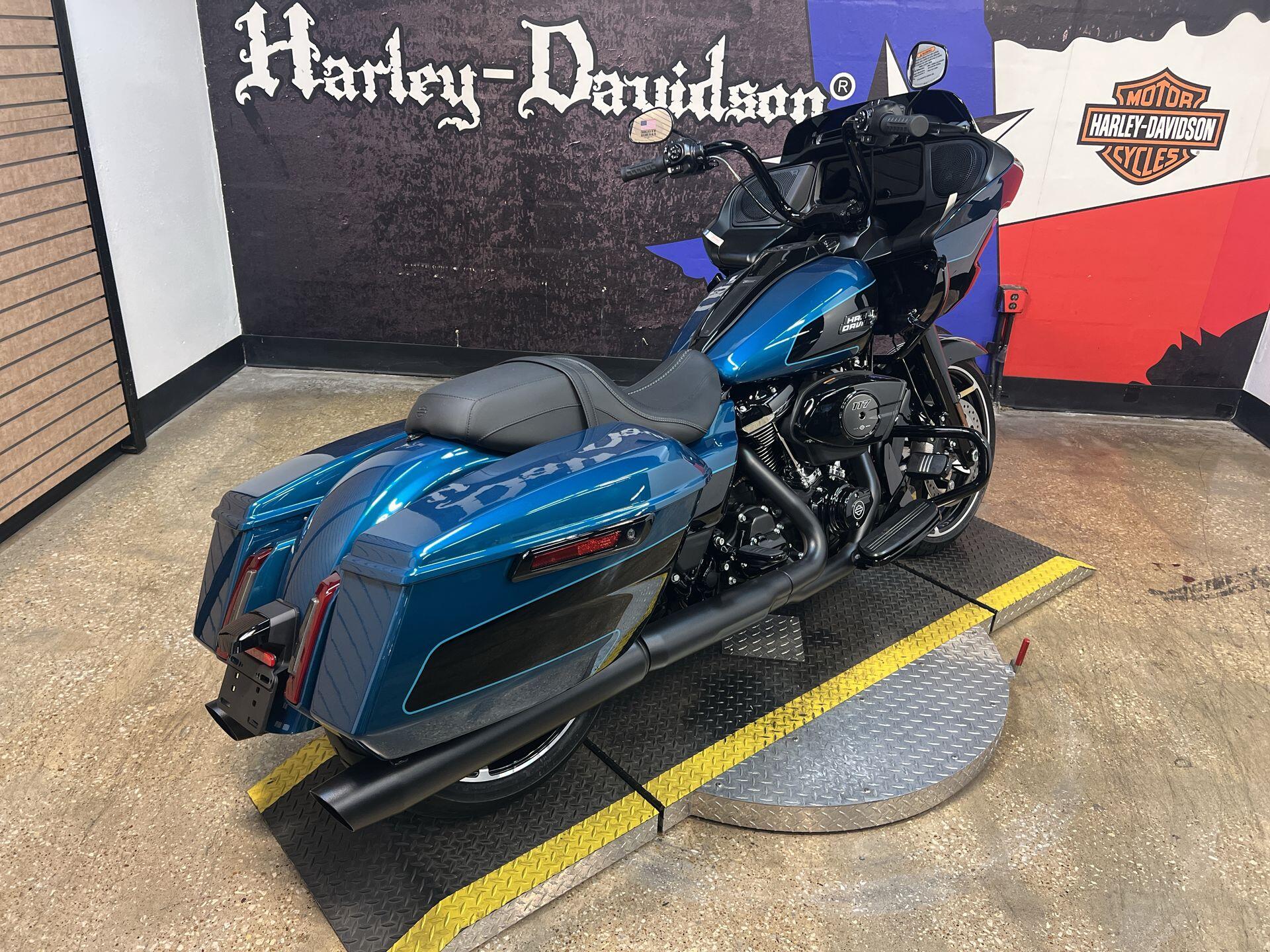 2026 Harley-Davidson® Road Glide® FLTRX, photo 9