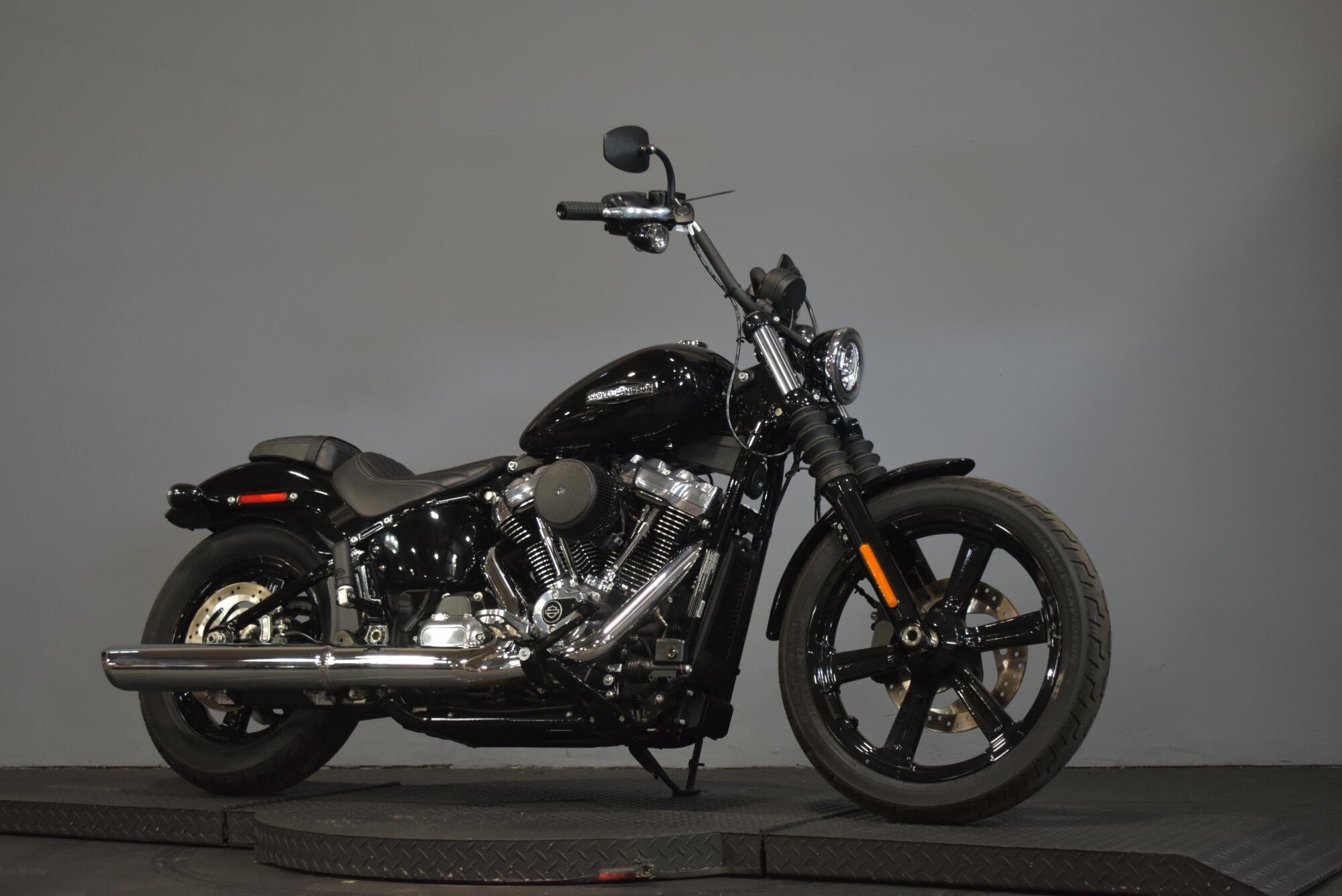 2025 Harley-Davidson® Street Bob® Vivid Black w/Cast Wheels, photo 26