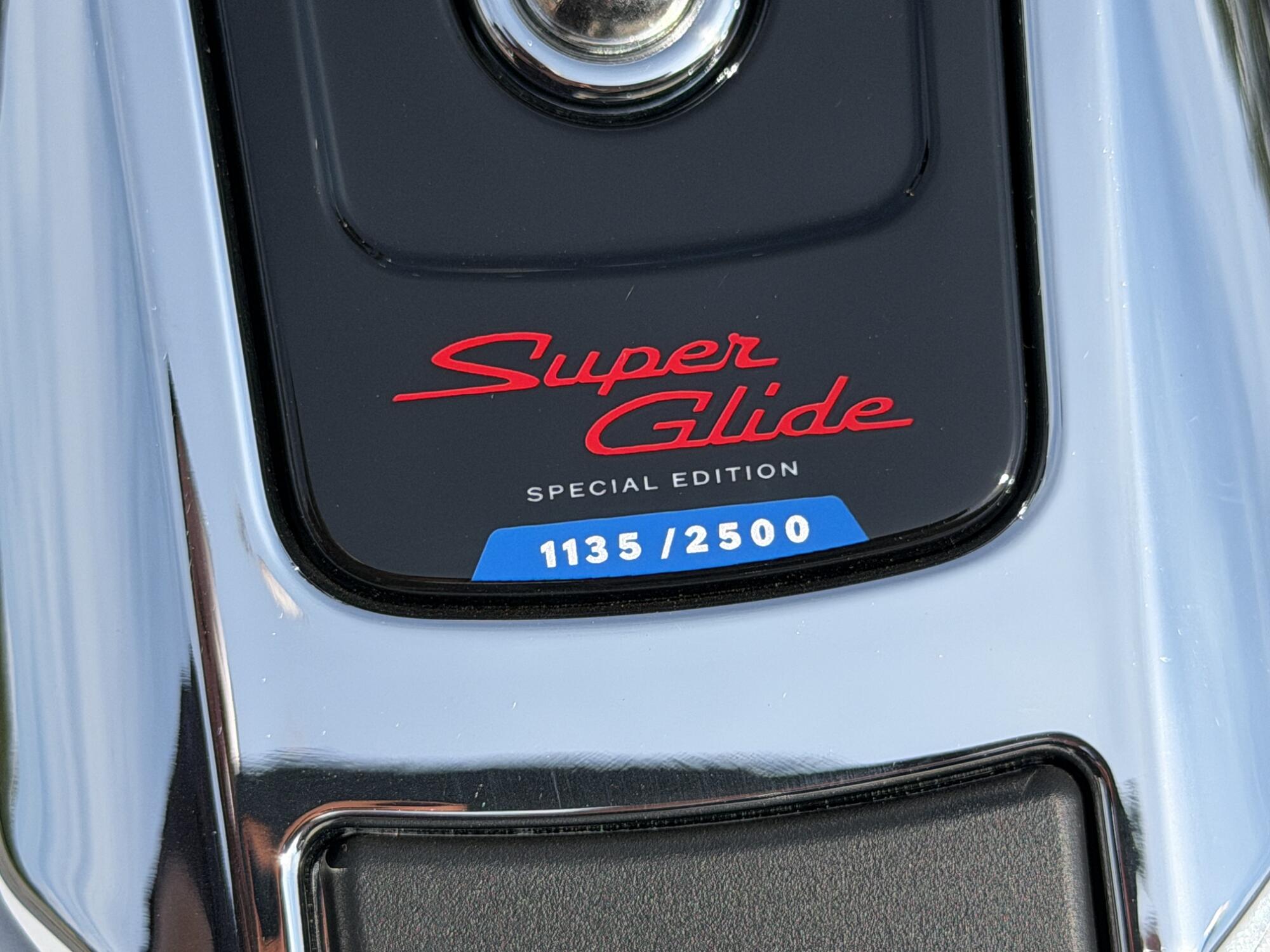 2026 Harley-Davidson® Super Glide® White Onyx Pearl, photo 10