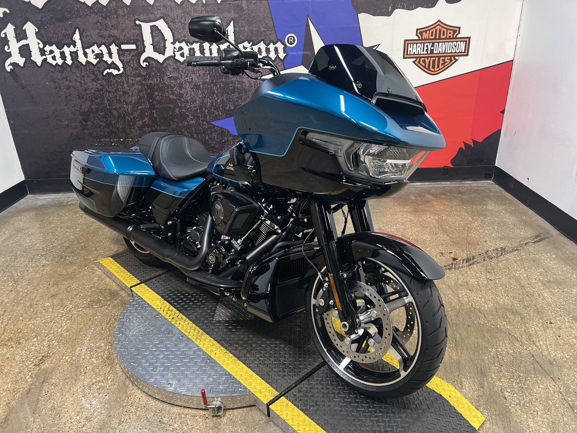2026 Harley-Davidson® Road Glide® FLTRX, photo 7