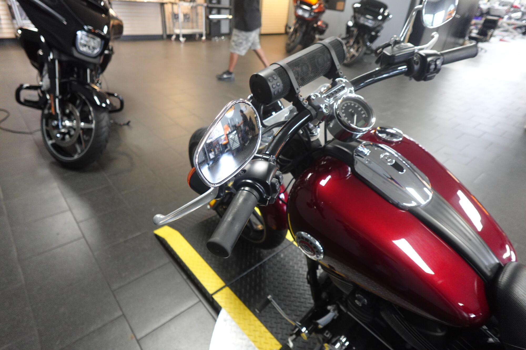 2016 Harley-Davidson® Breakout® FXSB, photo 14