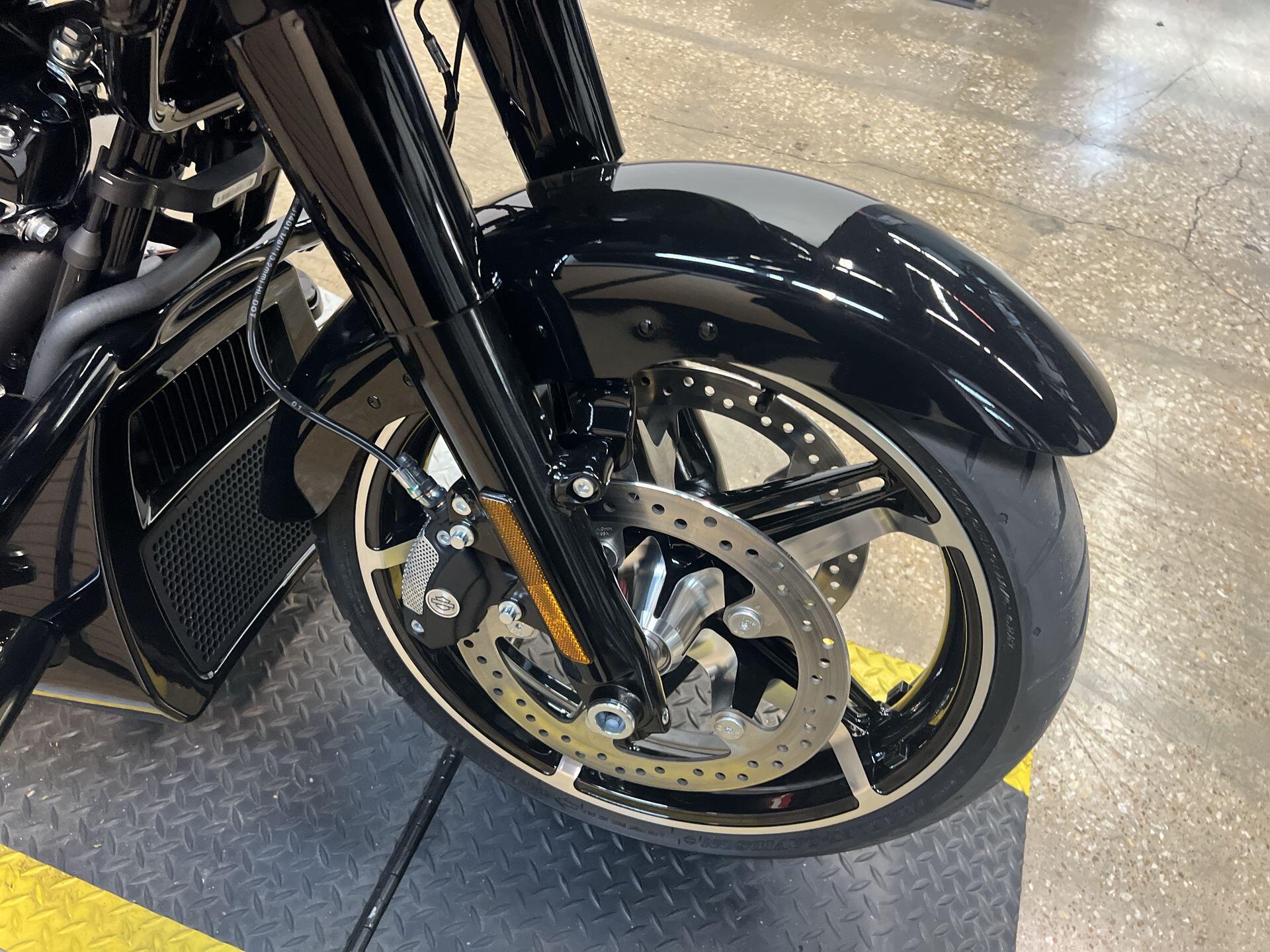 2026 Harley-Davidson® Road Glide® FLTRX, photo 12