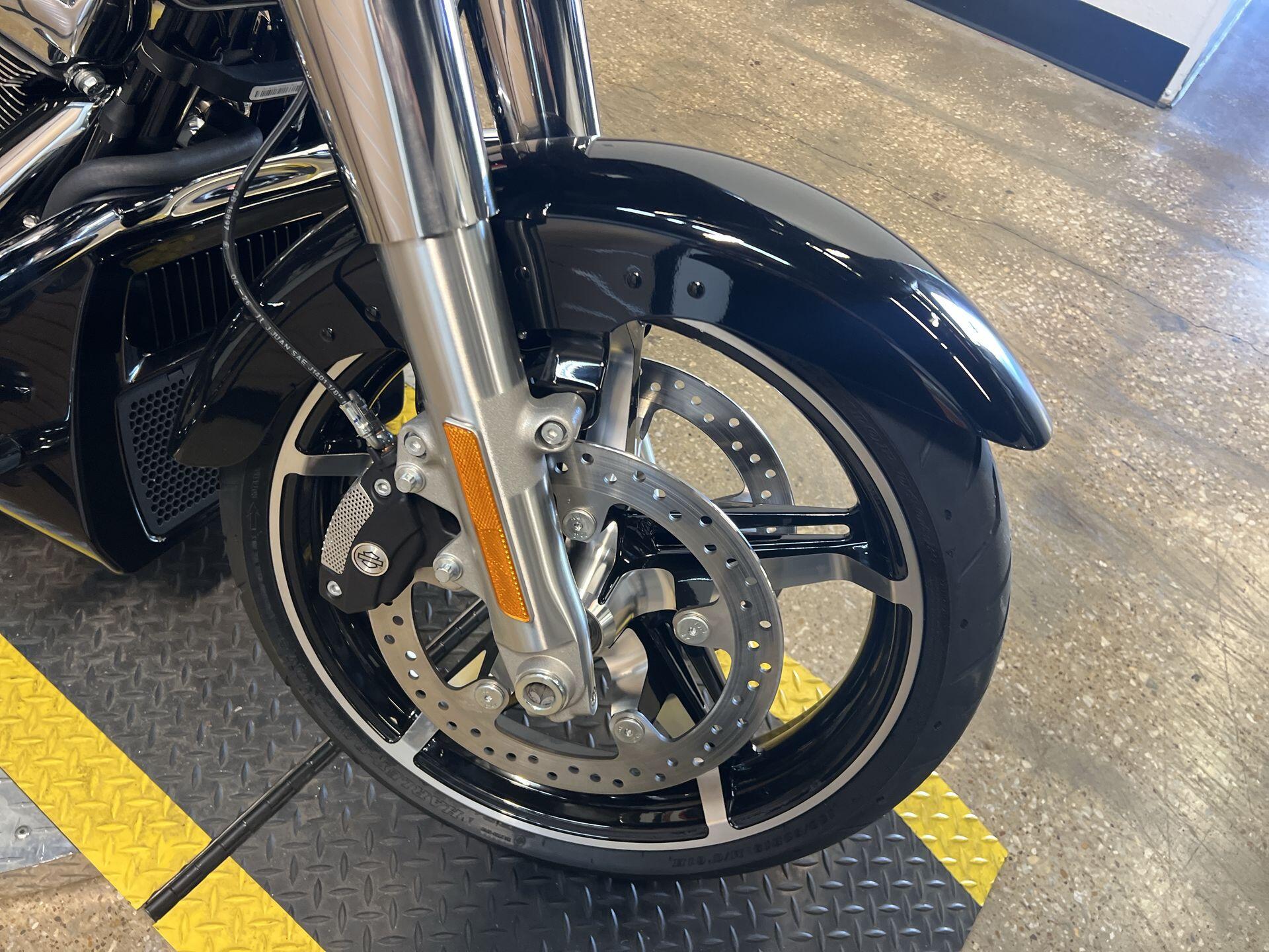 2026 Harley-Davidson® Road Glide® FLTRX, photo 12