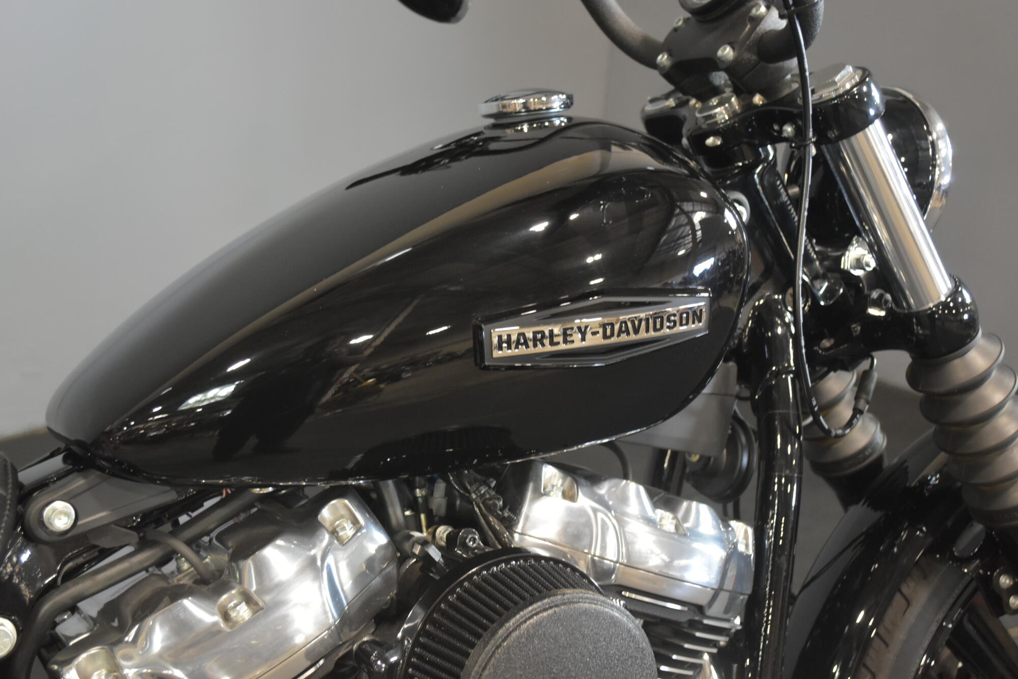 2025 Harley-Davidson® Street Bob® Vivid Black w/Cast Wheels, photo 24