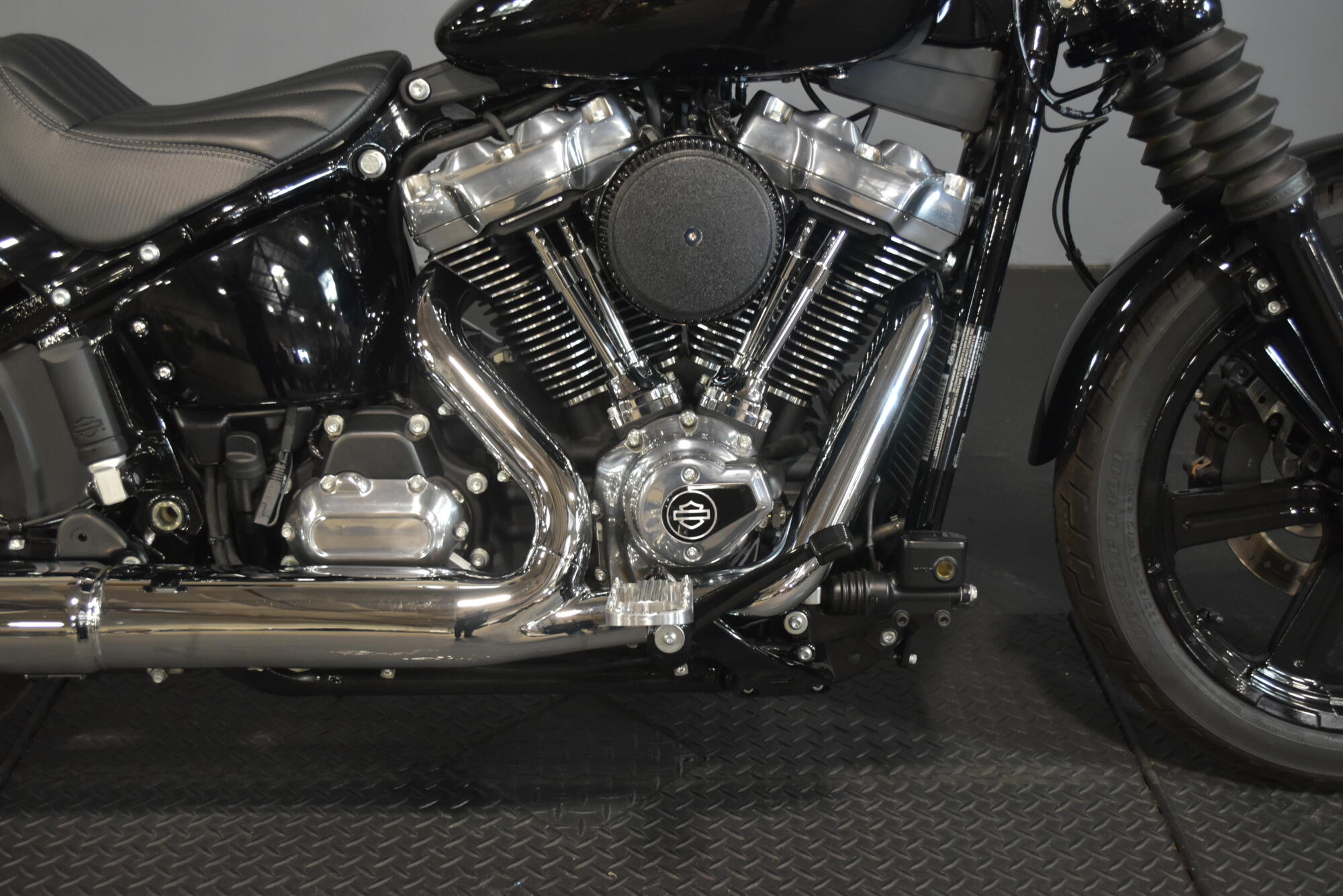 2025 Harley-Davidson® Street Bob® Vivid Black w/Cast Wheels, photo 10