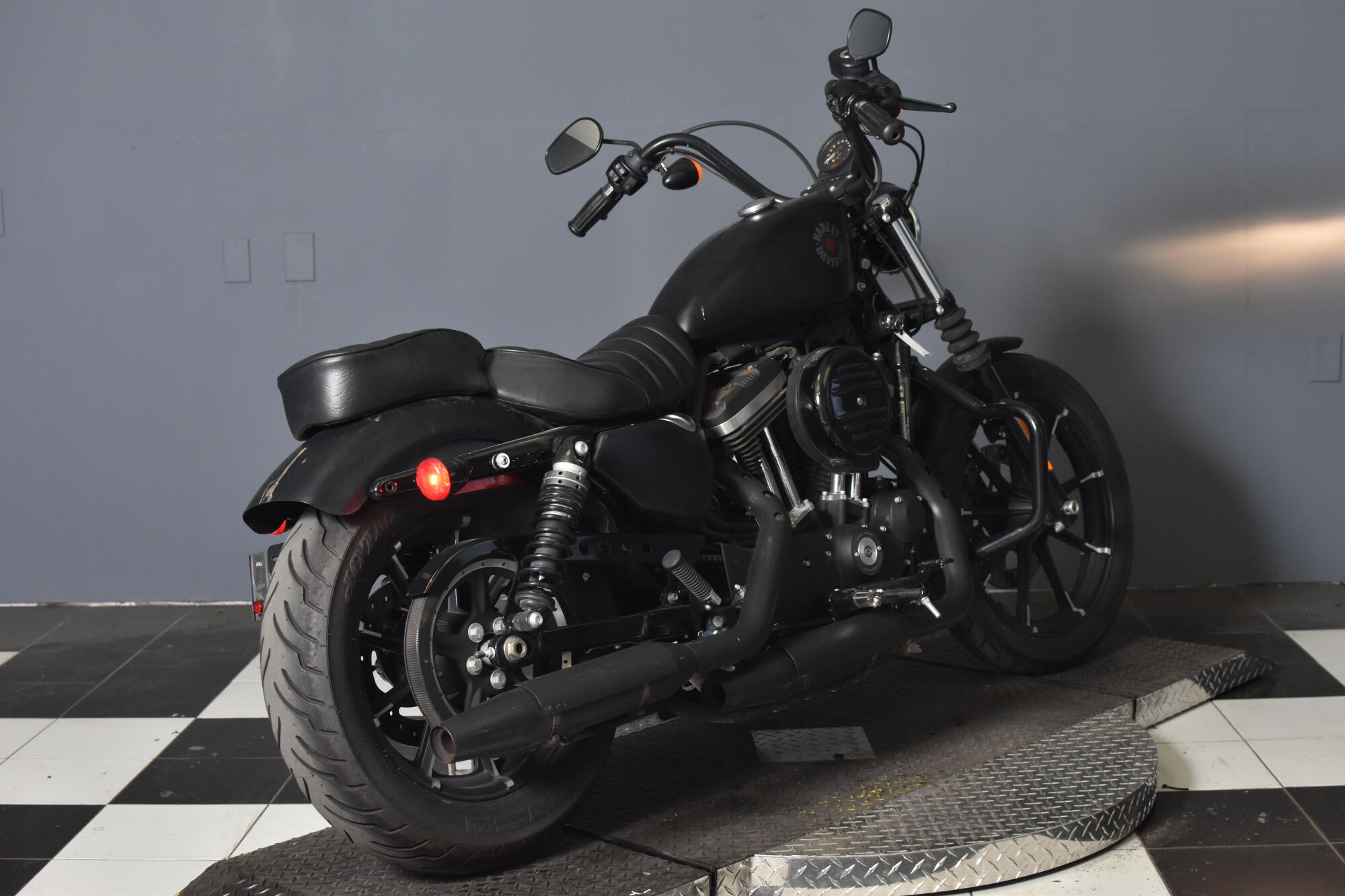 2022 Harley-Davidson® Iron 883™ Black Denim XL883N, photo 8