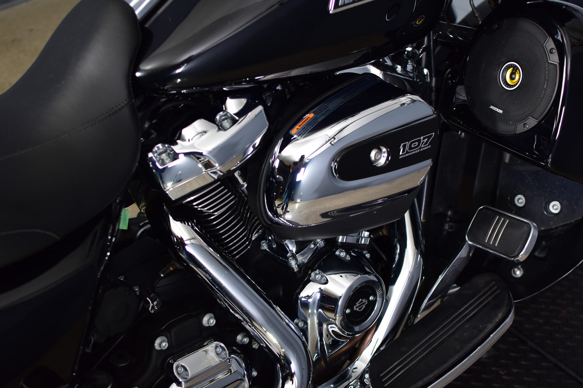 2022 Harley-Davidson® Road Glide® Vivid Black, photo 14