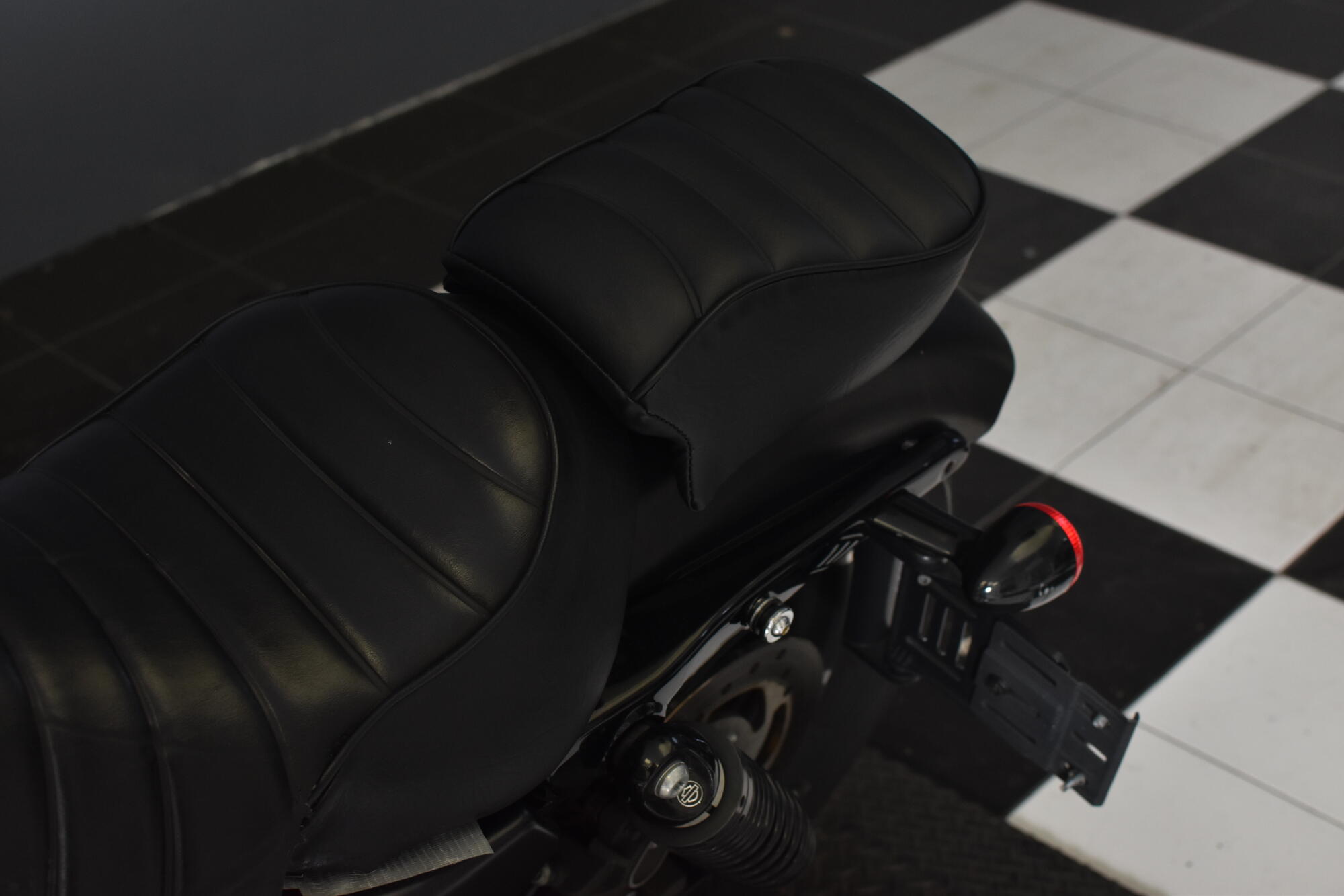 2022 Harley-Davidson® Iron 883™ Black Denim XL883N, photo 16
