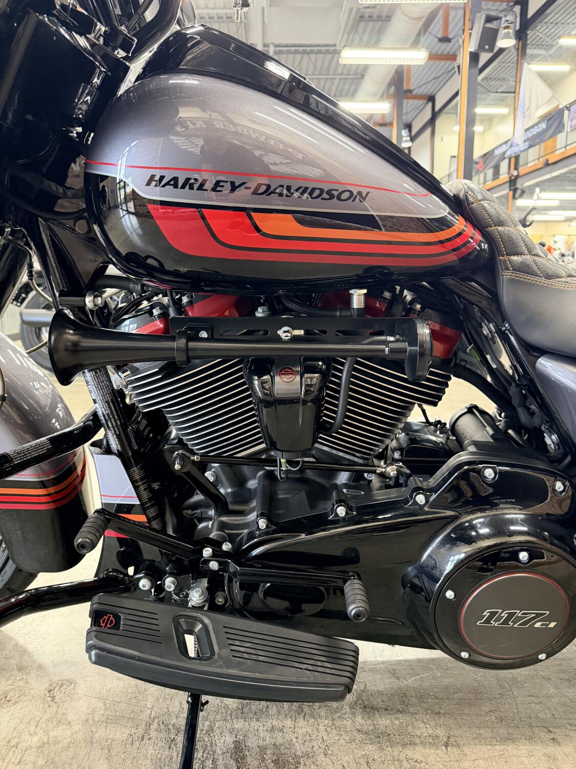 2020 Harley-Davidson® CVO™ Street Glide® FLHXSE, photo 14