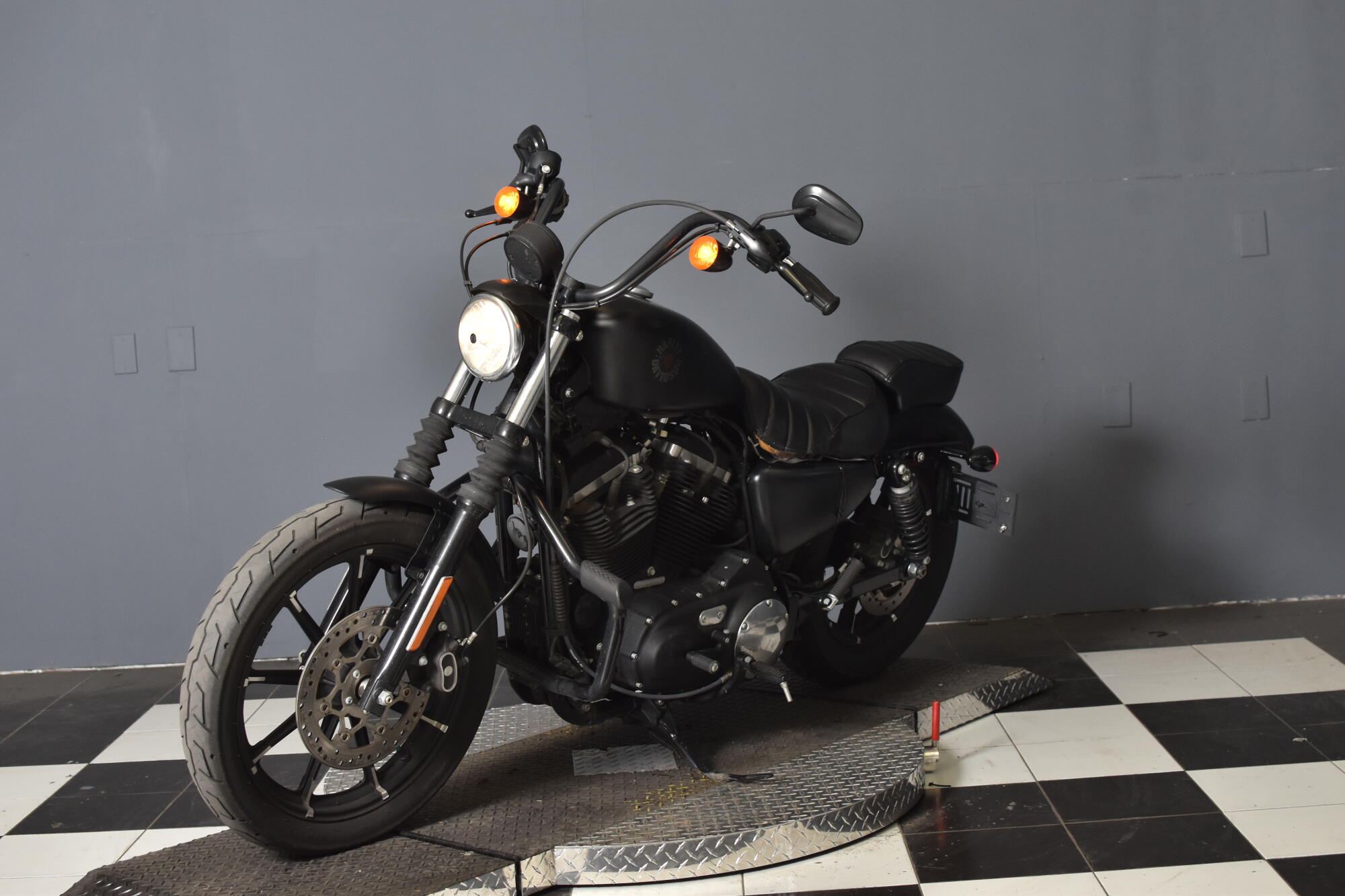 2022 Harley-Davidson® Iron 883™ Black Denim XL883N, photo 4