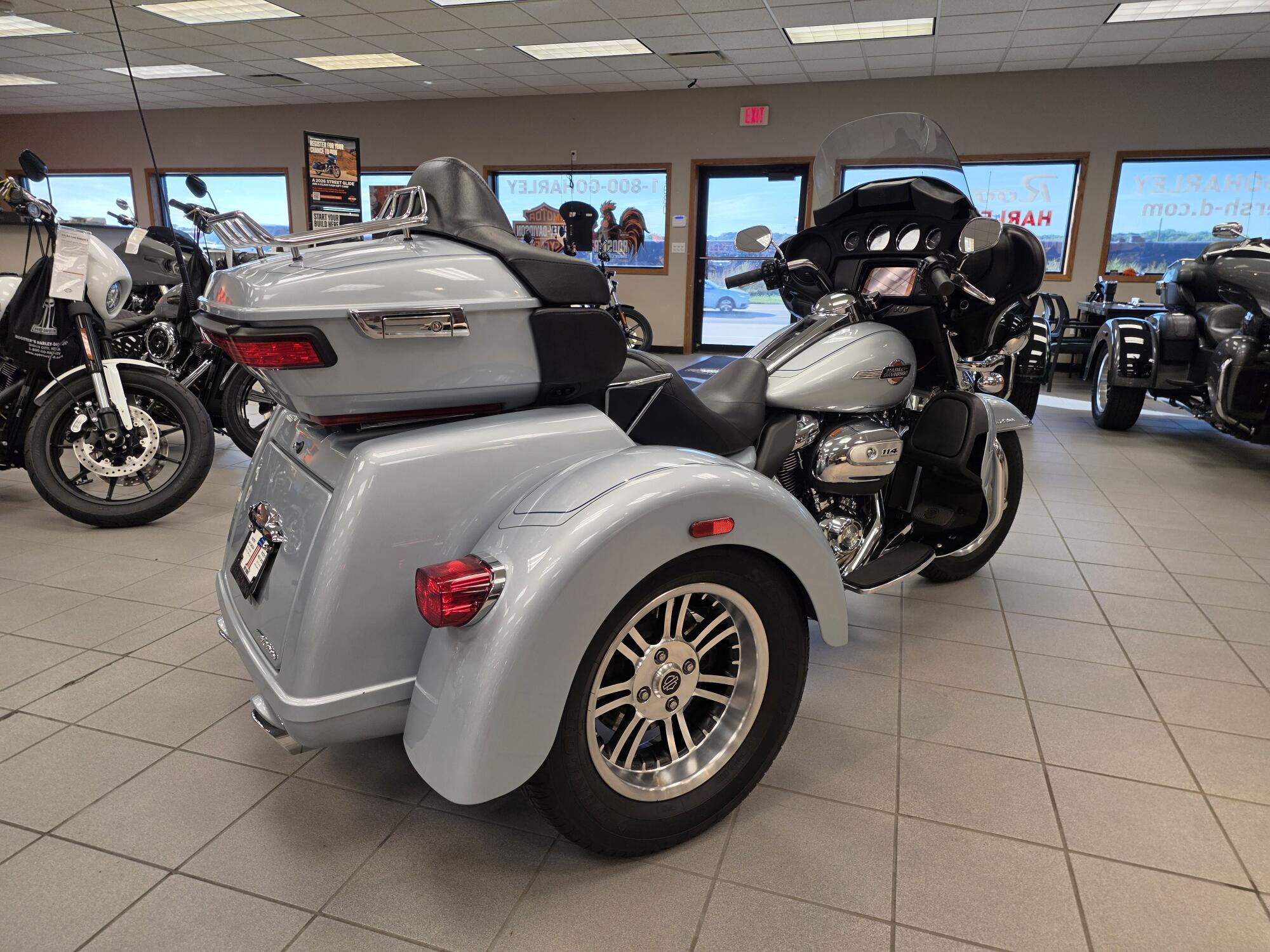 FLHTCUTG 2023 Tri Glide® Ultra, photo 8