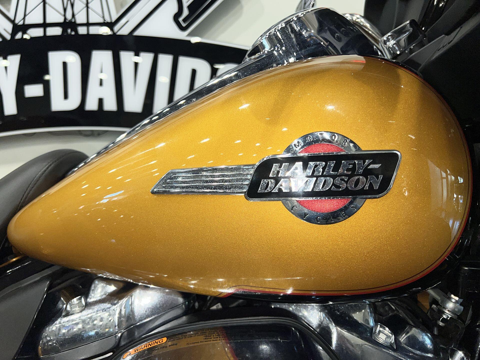 2023 Harley-Davidson® Tri Glide® Ultra FLHTCUTG, photo 6