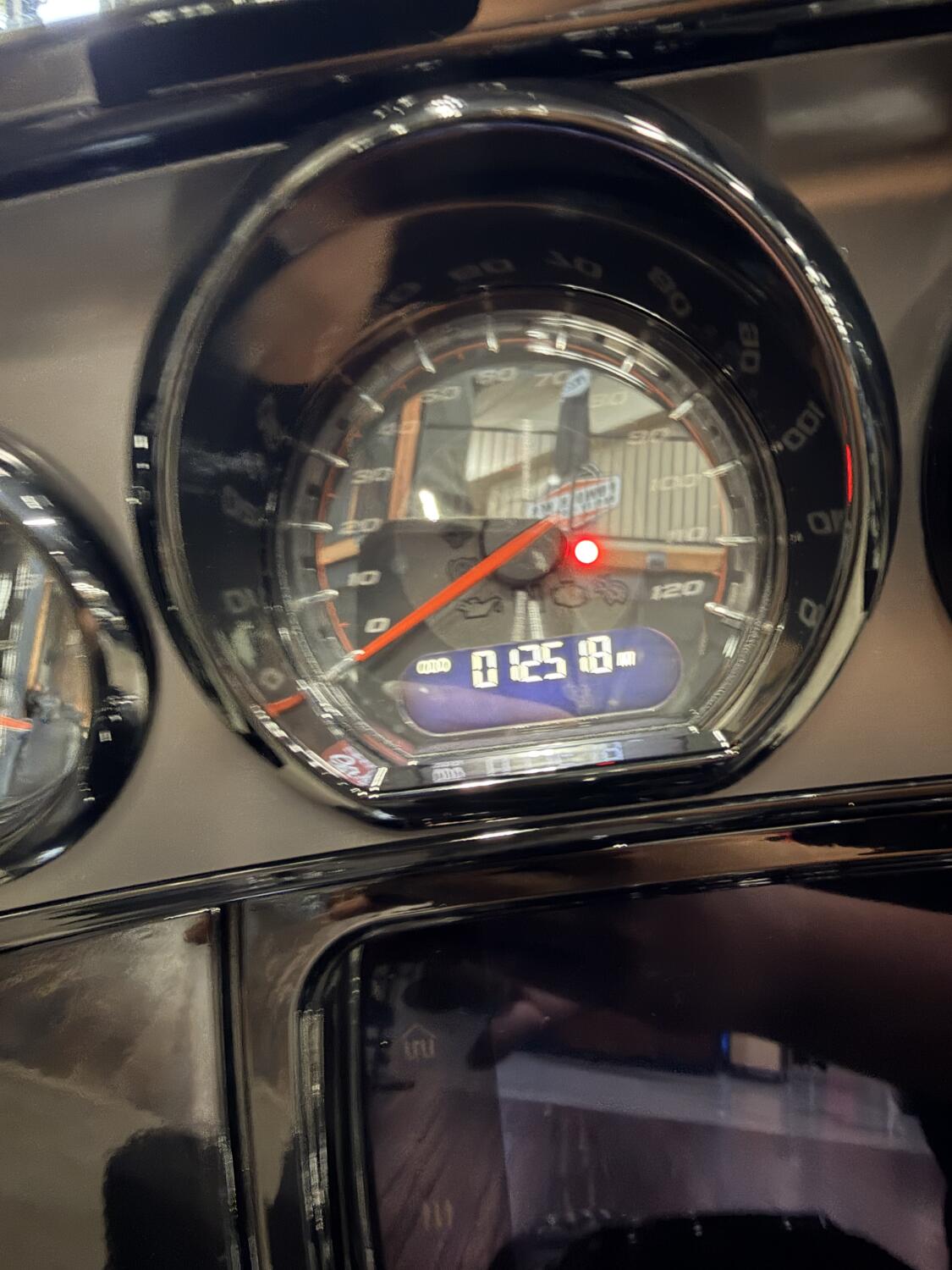 2020 Harley-Davidson® CVO™ Street Glide® FLHXSE, photo 7