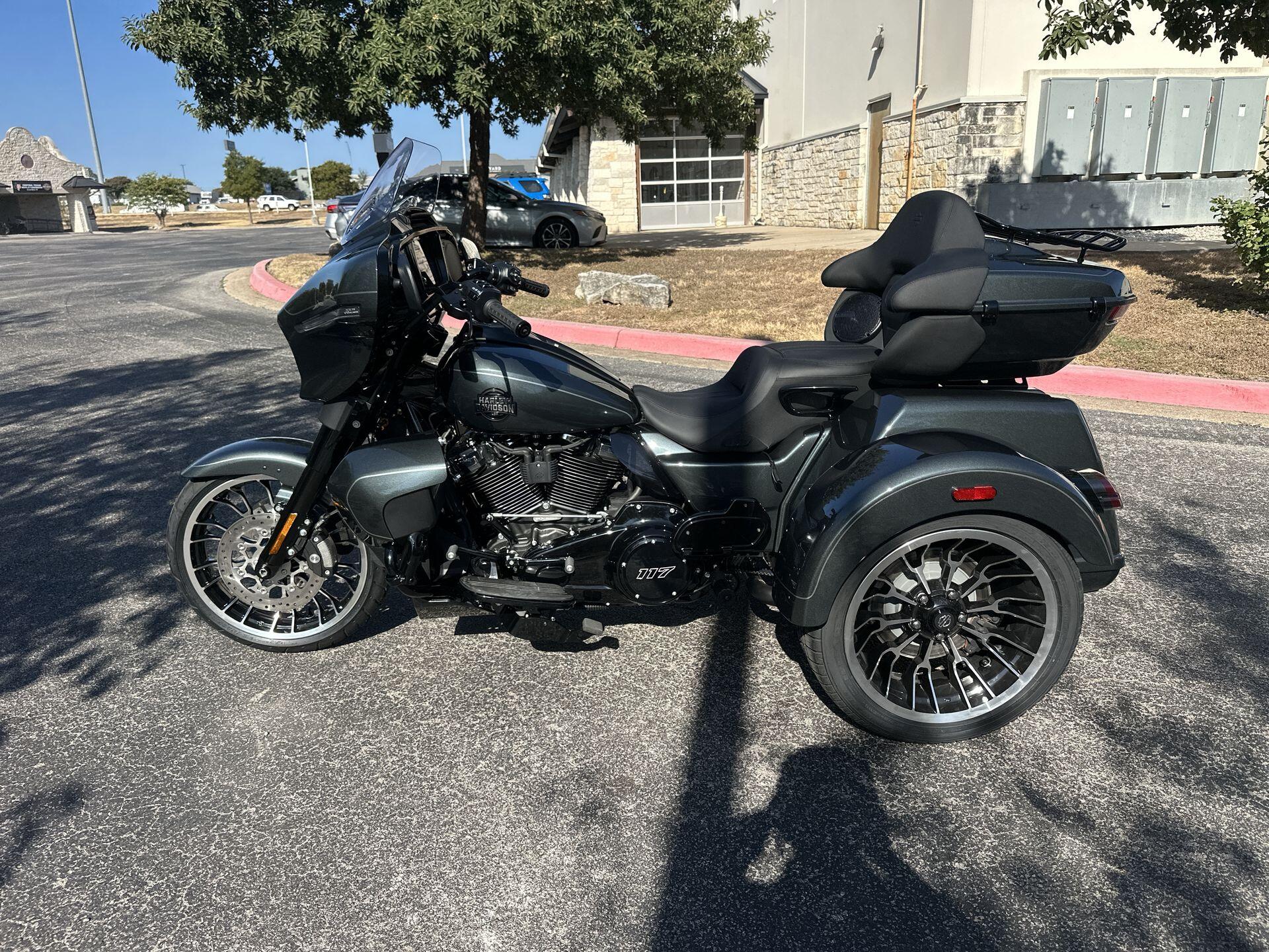 2026 Harley-Davidson® Street Glide 3 Limited FLHLT, photo 7