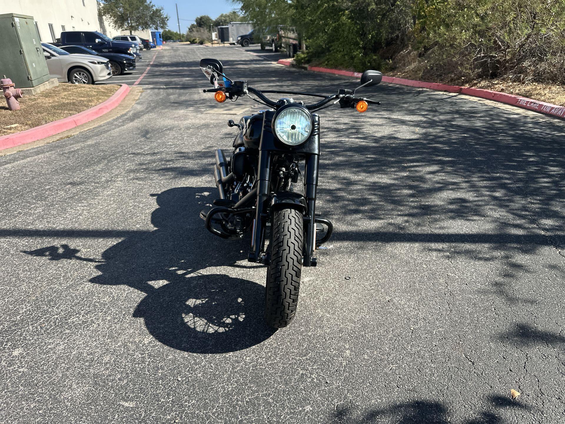 2017 Harley-Davidson® Softail Slim® S FLSS, photo 5