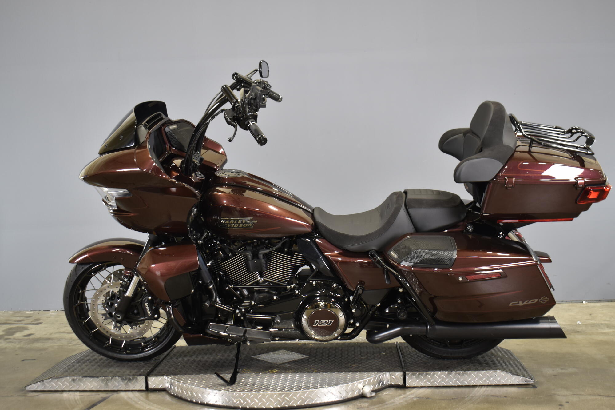 2024 Harley-Davidson® CVO™ Road Glide® FLTRXSE, photo 5
