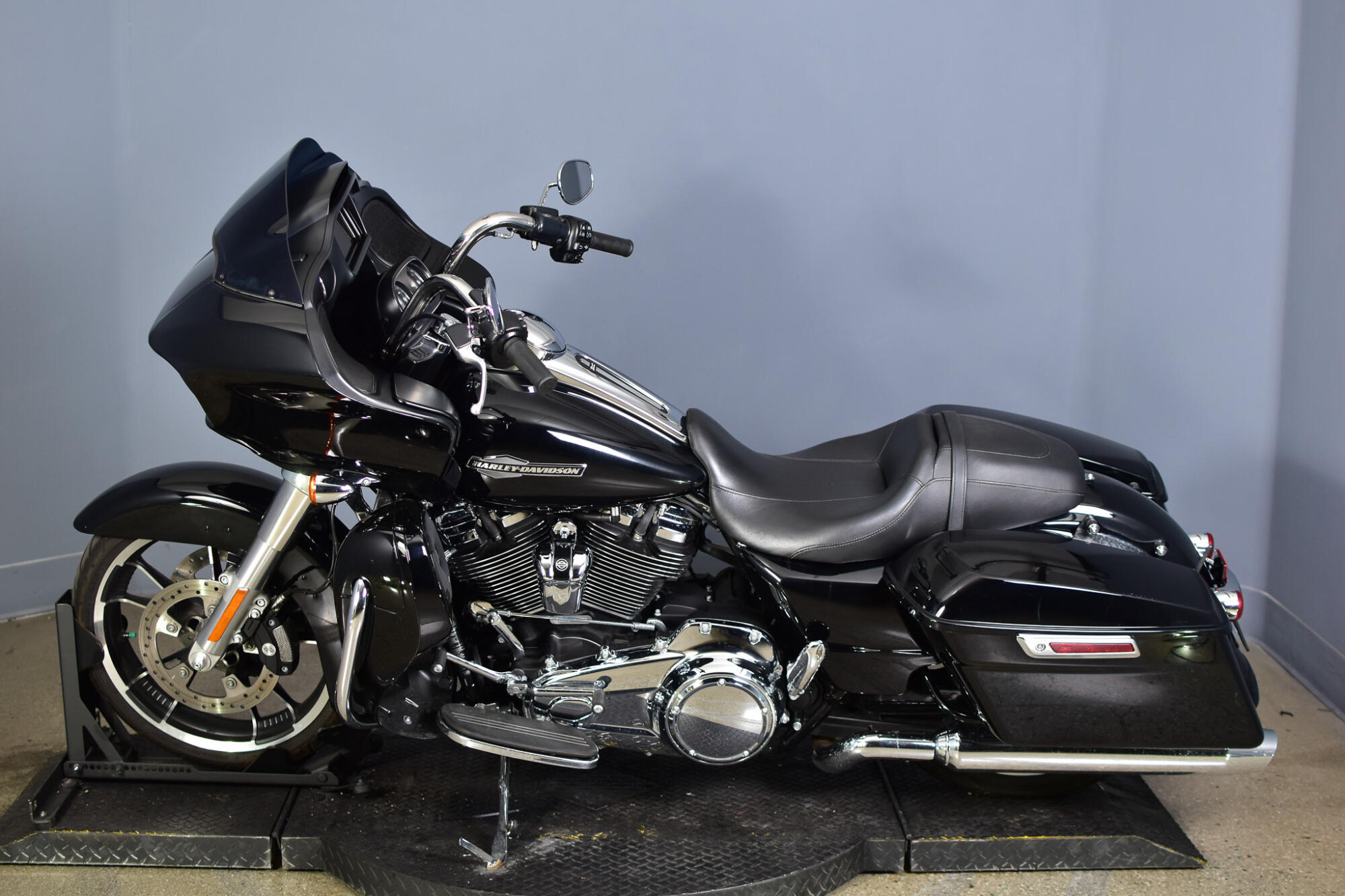 2022 Harley-Davidson® Road Glide® Vivid Black, photo 5
