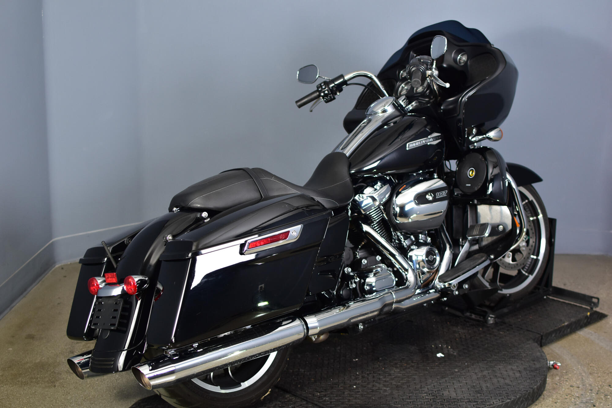 2022 Harley-Davidson® Road Glide® Vivid Black, photo 8