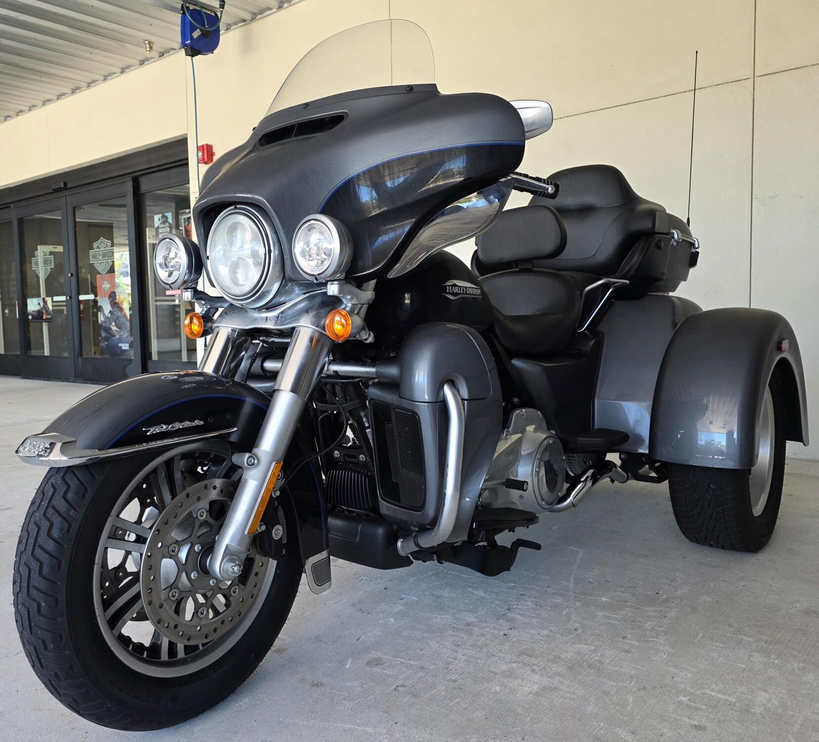 2021 Harley-Davidson® Tri Glide® Ultra Gauntlet Gray Metallic/Vivid Black, photo 12