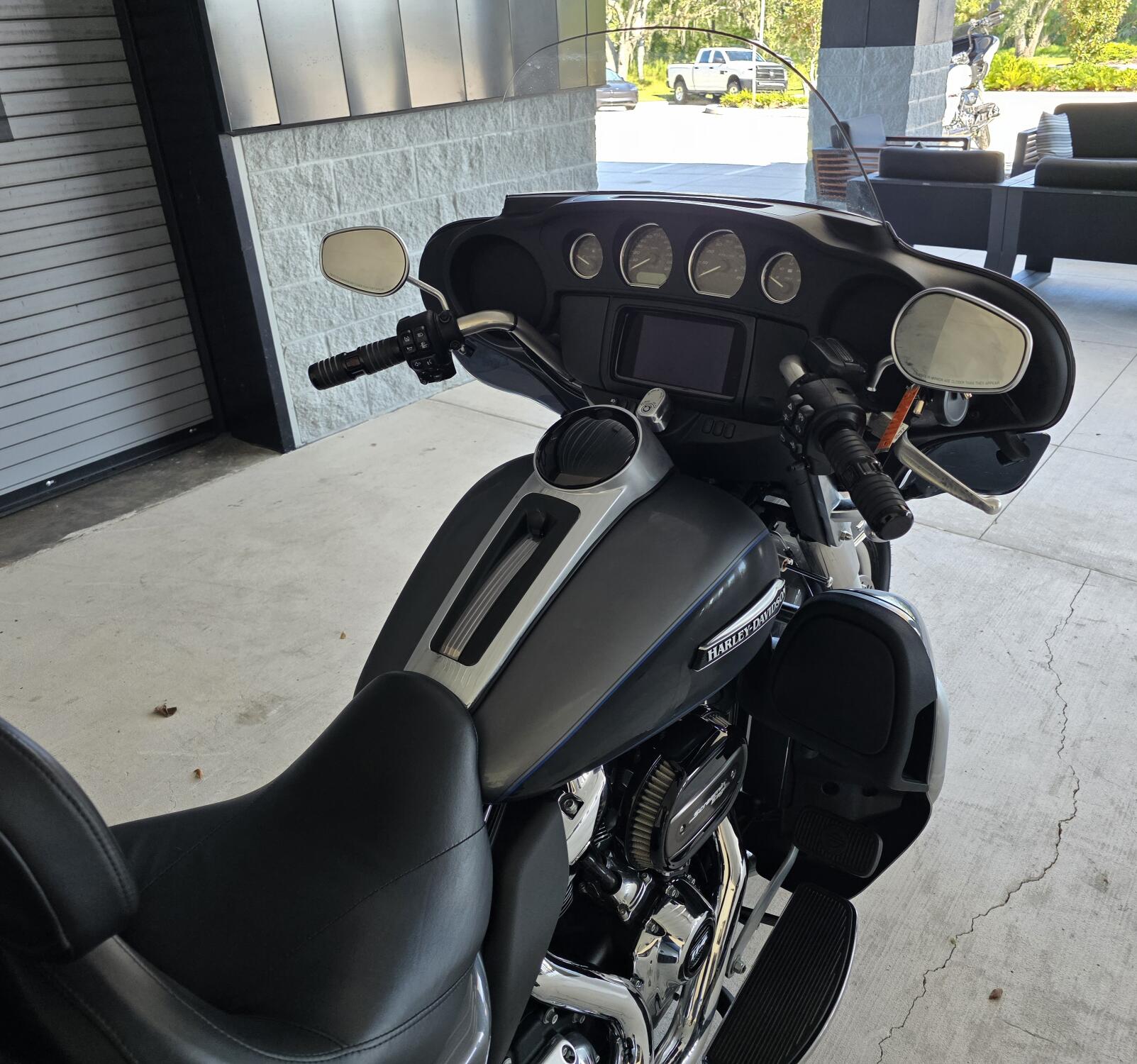 2021 Harley-Davidson® Tri Glide® Ultra Gauntlet Gray Metallic/Vivid Black, photo 7