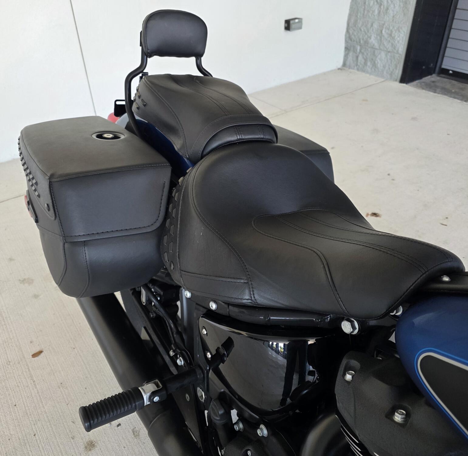 2022 Harley-Davidson® Heritage Classic 114 Reef Blue/Vivid Black (Black Finish w/Laced Wheels), photo 6