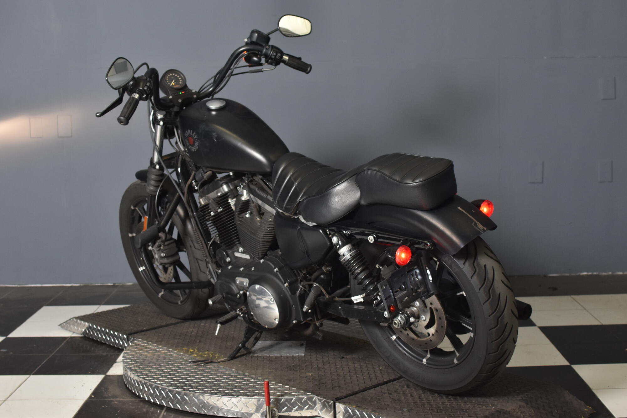2022 Harley-Davidson® Iron 883™ Black Denim XL883N, photo 6