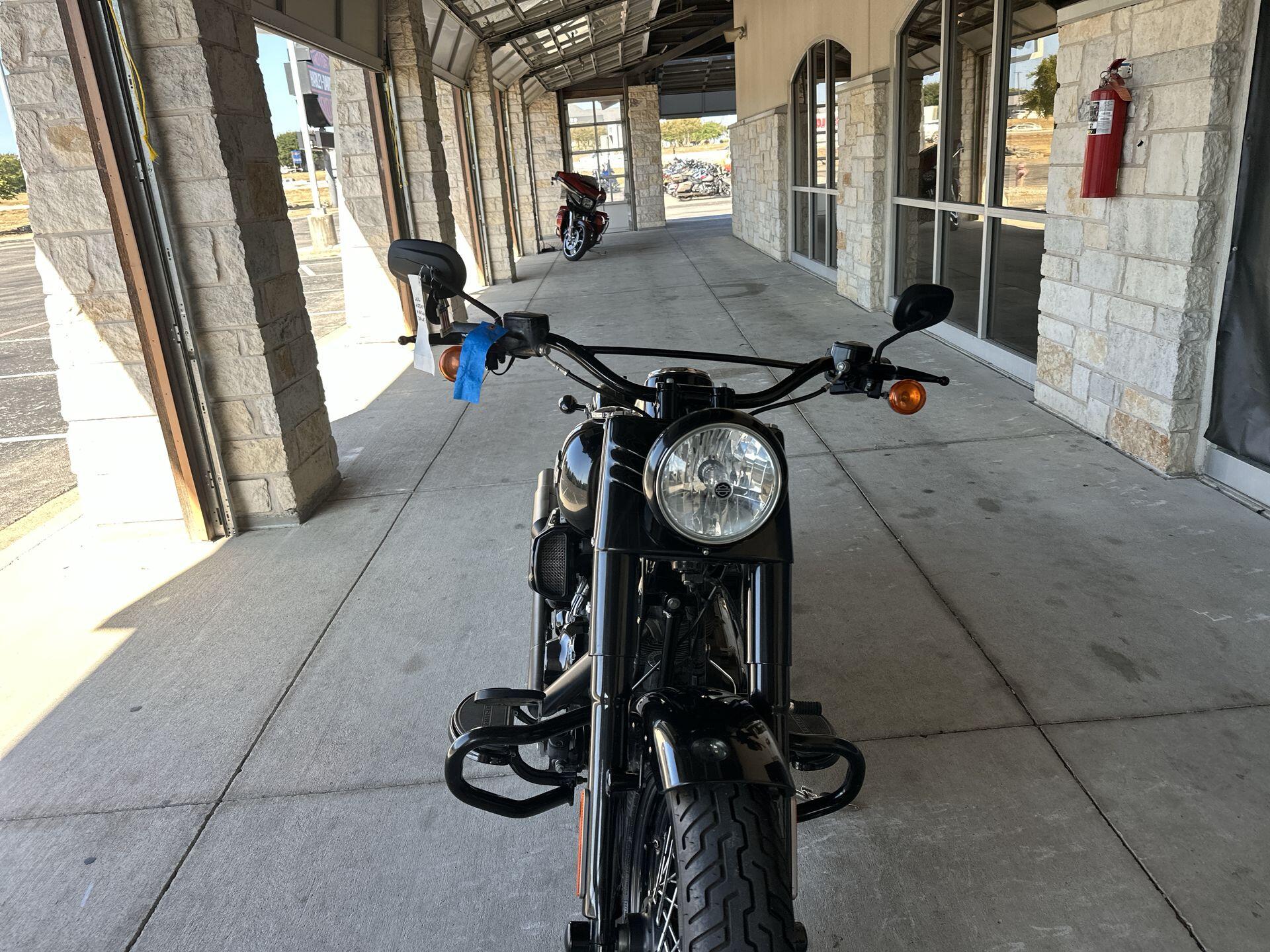 2017 Harley-Davidson® Softail Slim® S FLSS, photo 11