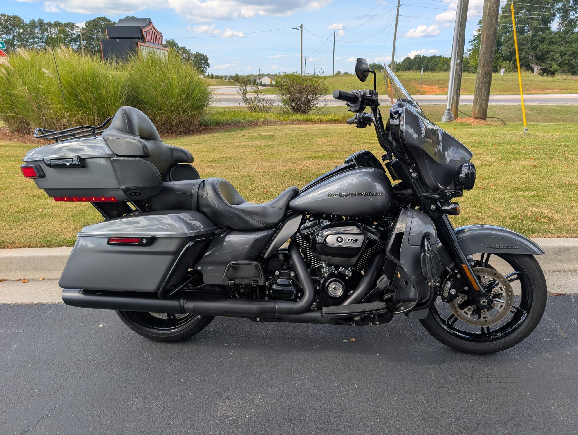 2021 Harley-Davidson® Ultra Limited Gauntlet Gray Metallic - Black Finish