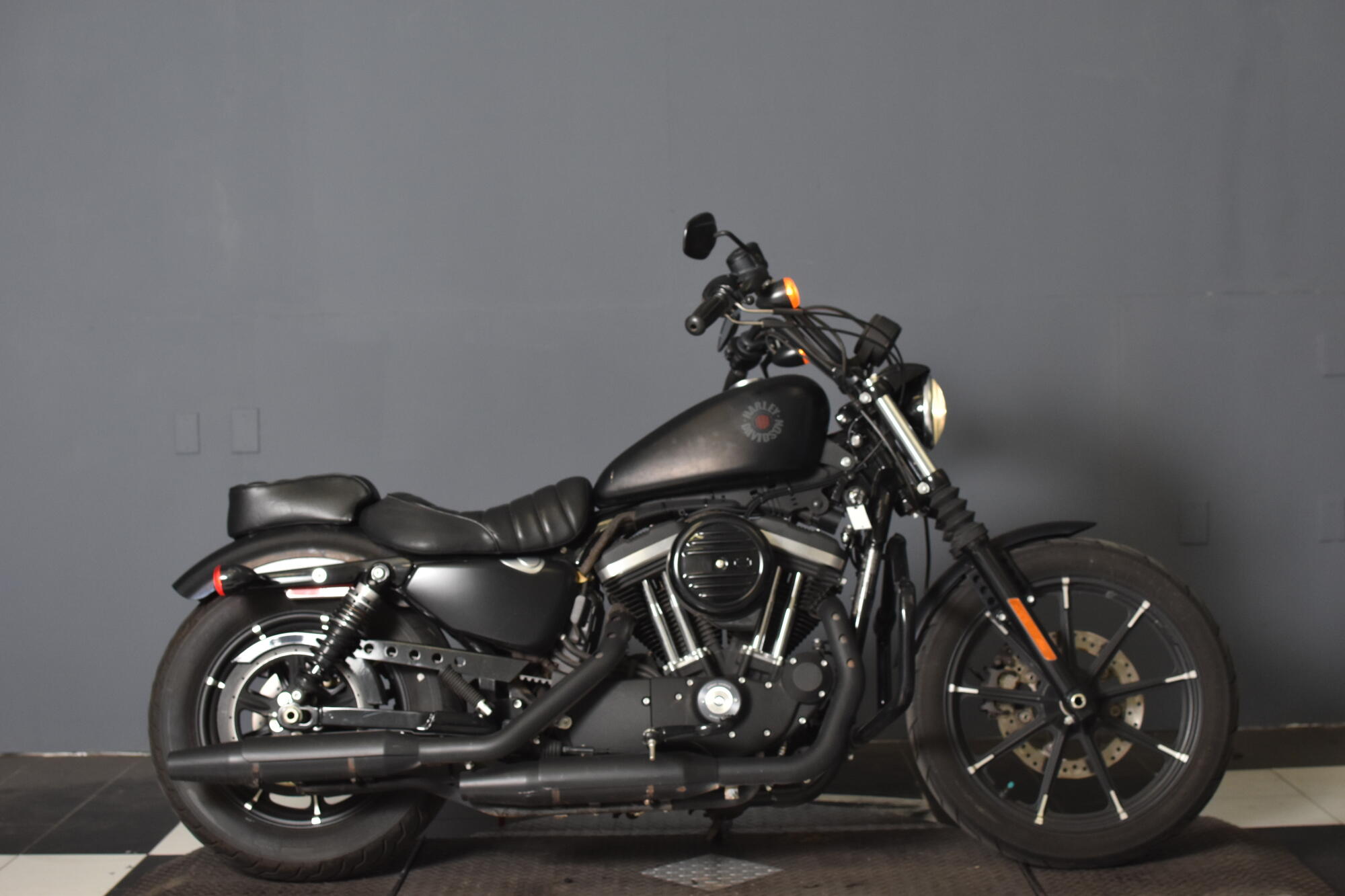 2022 Harley-Davidson® Iron 883™ Black Denim XL883N
